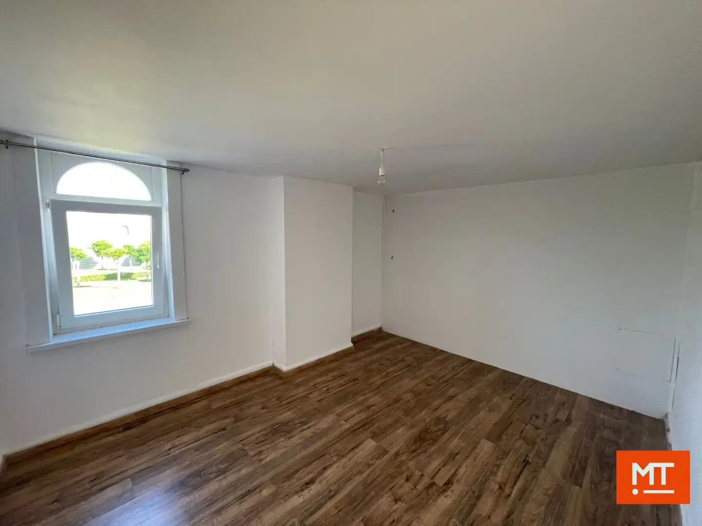 Alleenstaande woning te huur met 3 slaapkamers, 2 garages en tuin te Kruiseke foto 11