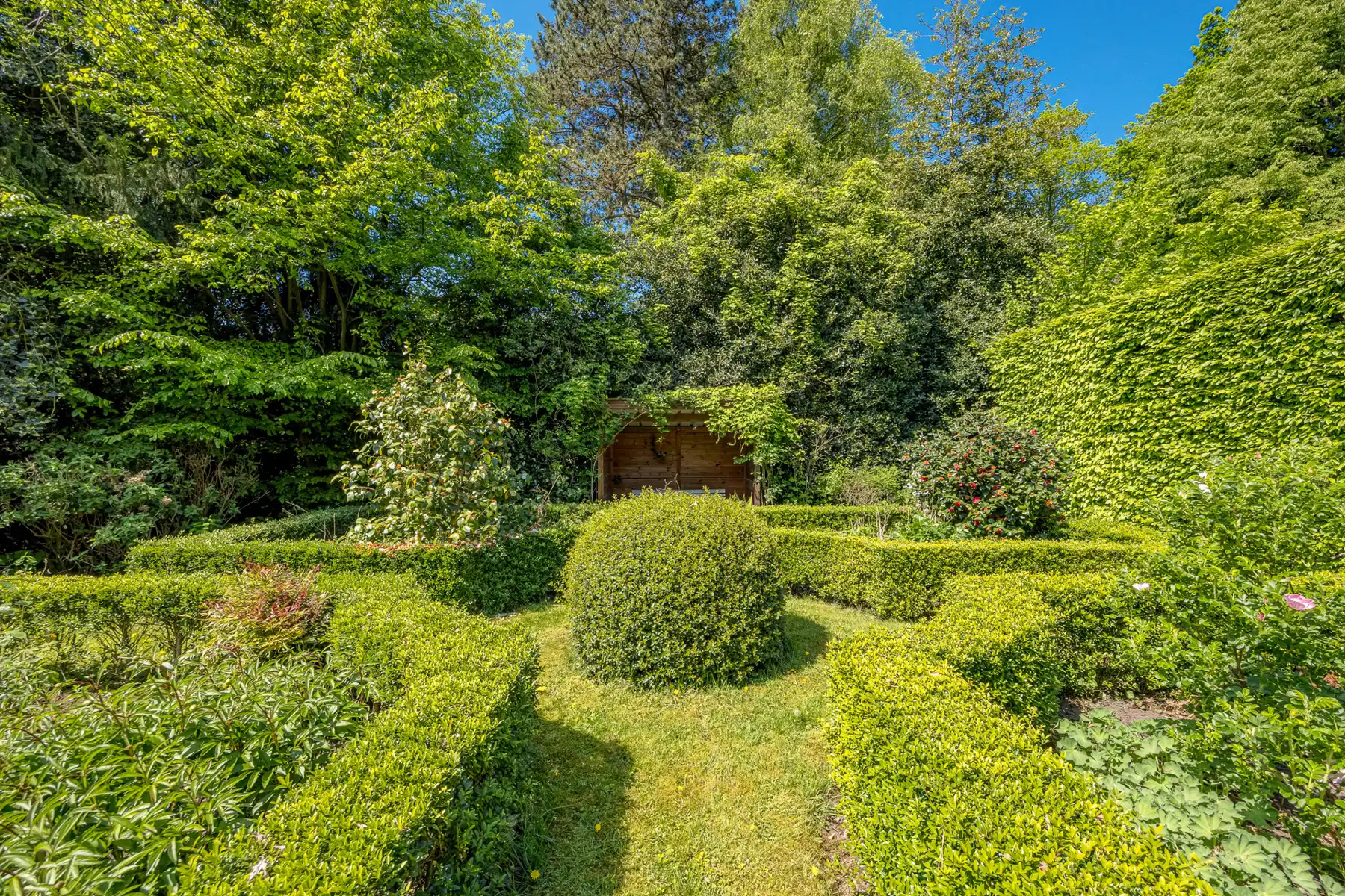 Charmante villa met zwembad op een mooi perceel  foto 36