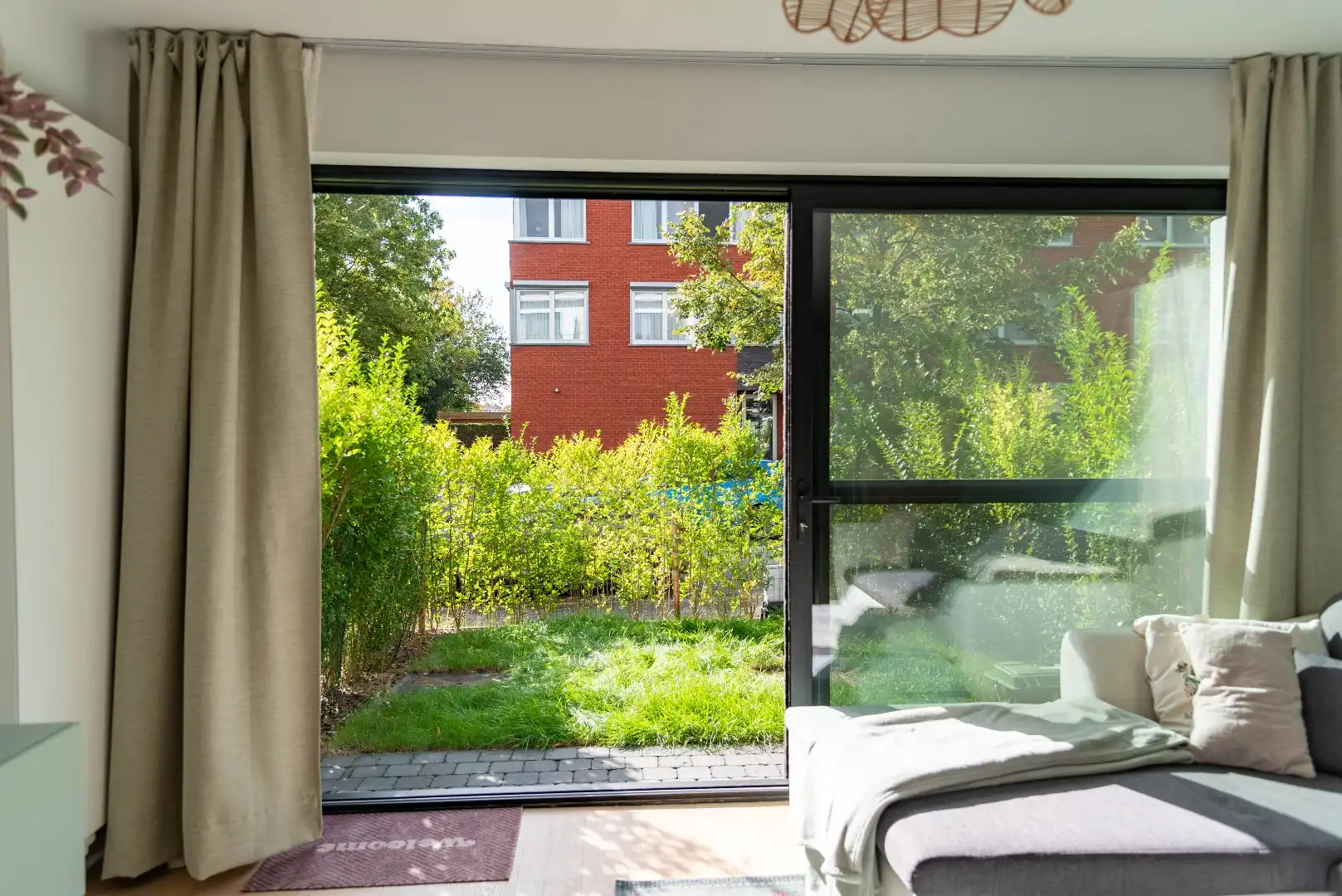 Luxueus en energiezuinig gelijkvloers met 2 slk, tuin én terras foto 2