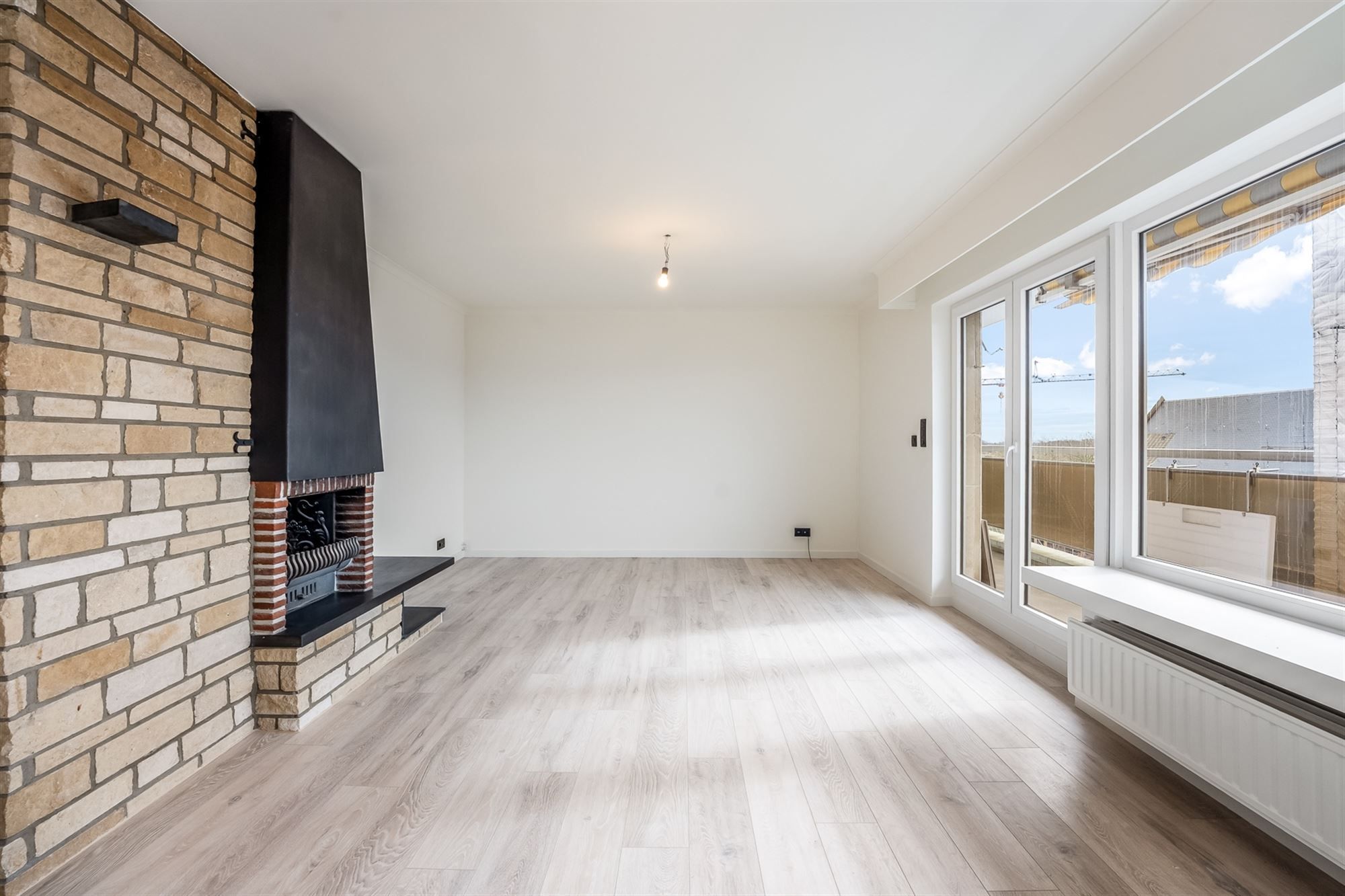 INSTAPKLAAR EN VERNIEUWD 1 SLAAPKAMER APPARTEMENT OP WANDELAFSTAND VAN HET CENTRUM foto 6