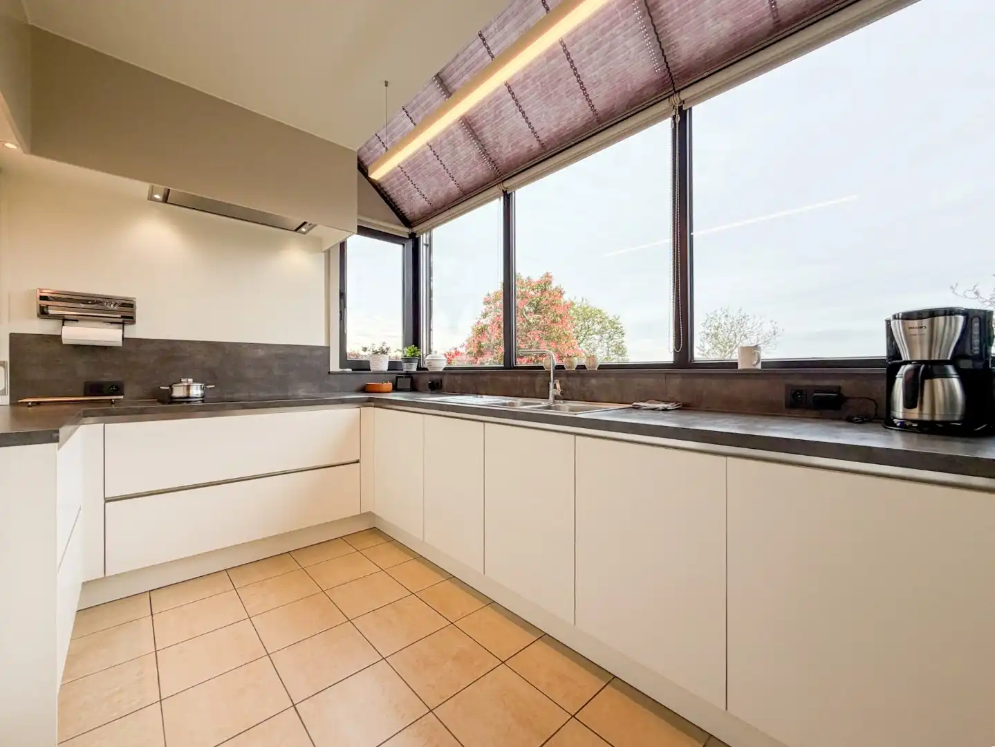 Villa op groot perceel met open zicht: 4 slaapkamers, 2 badkamers, grote tuin, topper te Torhout! foto 17