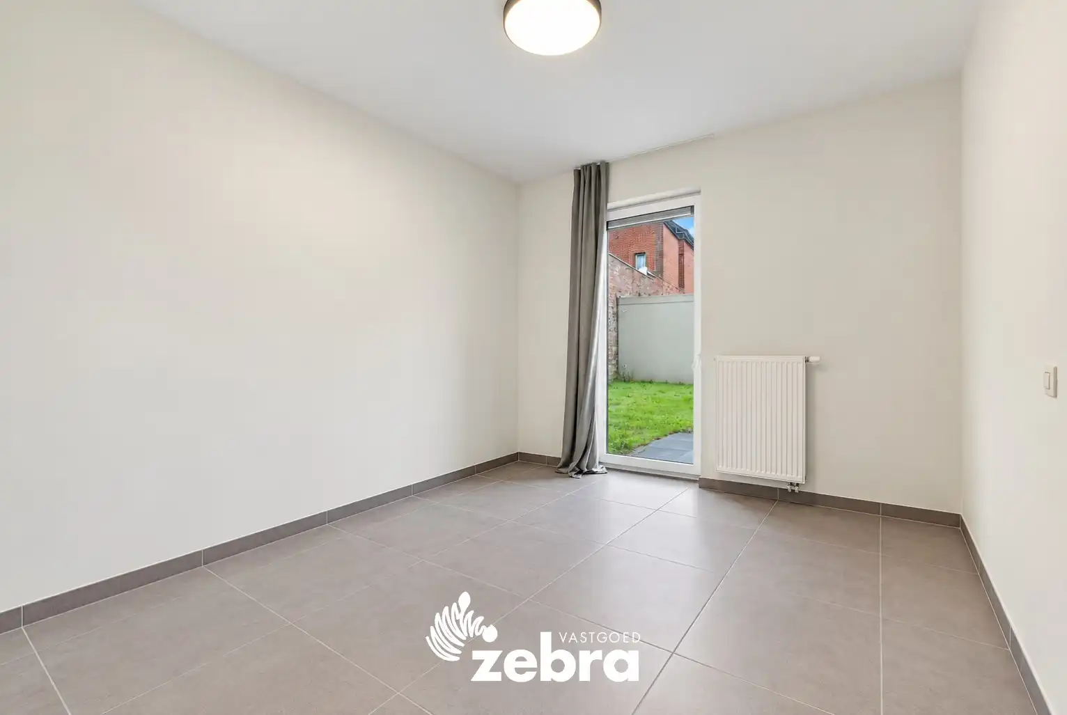 Instapklaar gelijkvloers appartement met private tuin en garage op toplocatie in Roeselare! foto 10