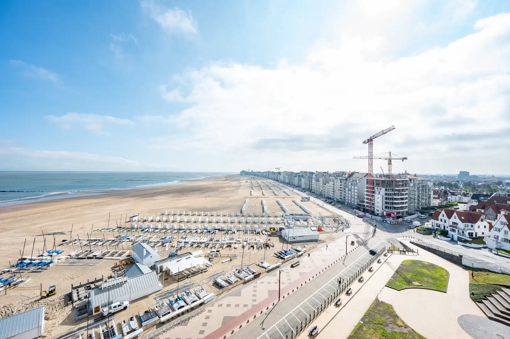 Hoofdfoto van de publicatie: Appartement met magnifiek zeezicht op een 10de verdiepping gelegen in Duinbergen.