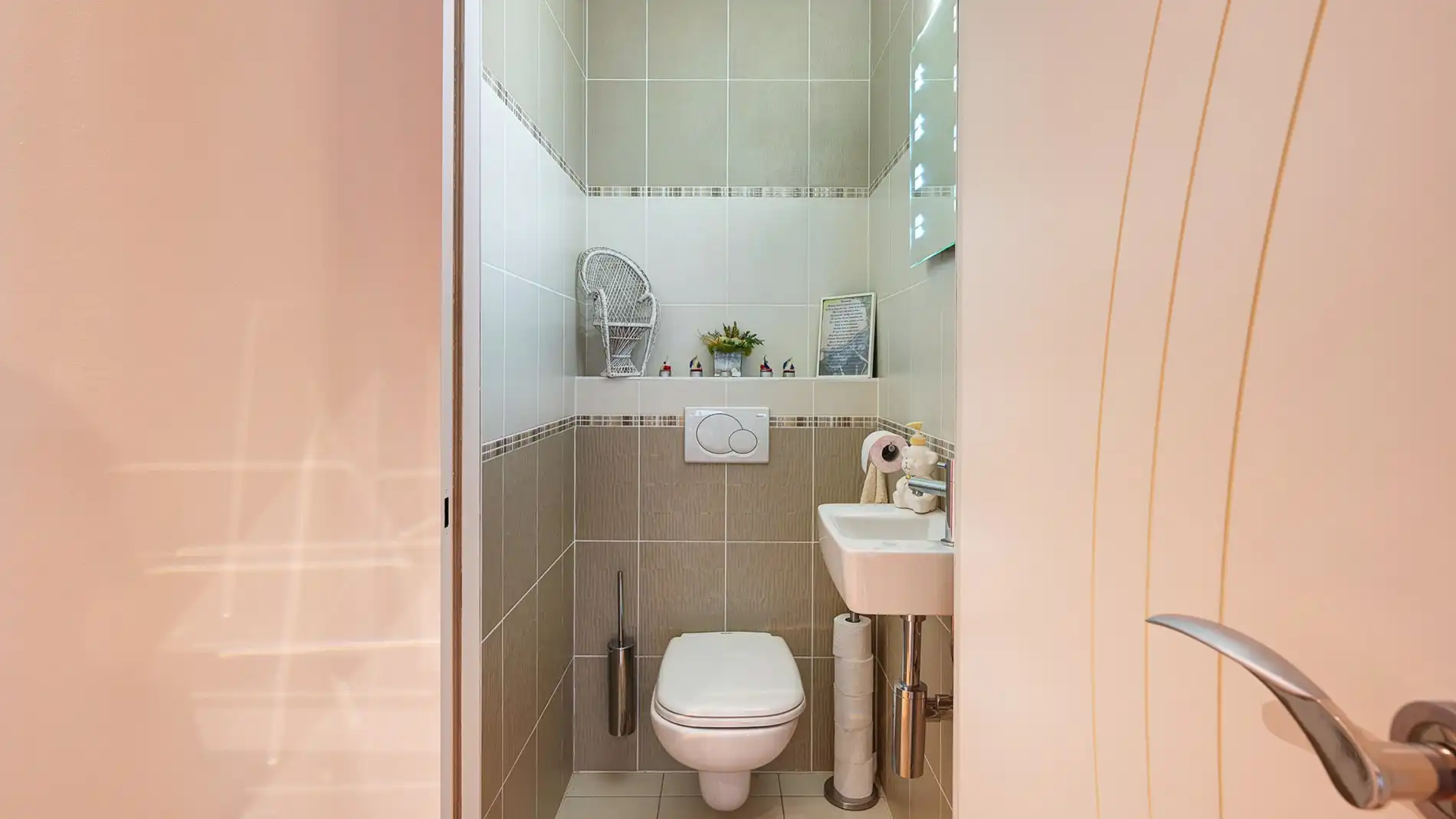 Recent appartement met groot terras nabij het strand  foto 17