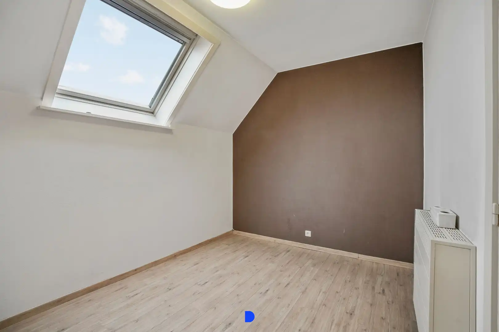 Handelspand met woonst op commerciële ligging. foto 23