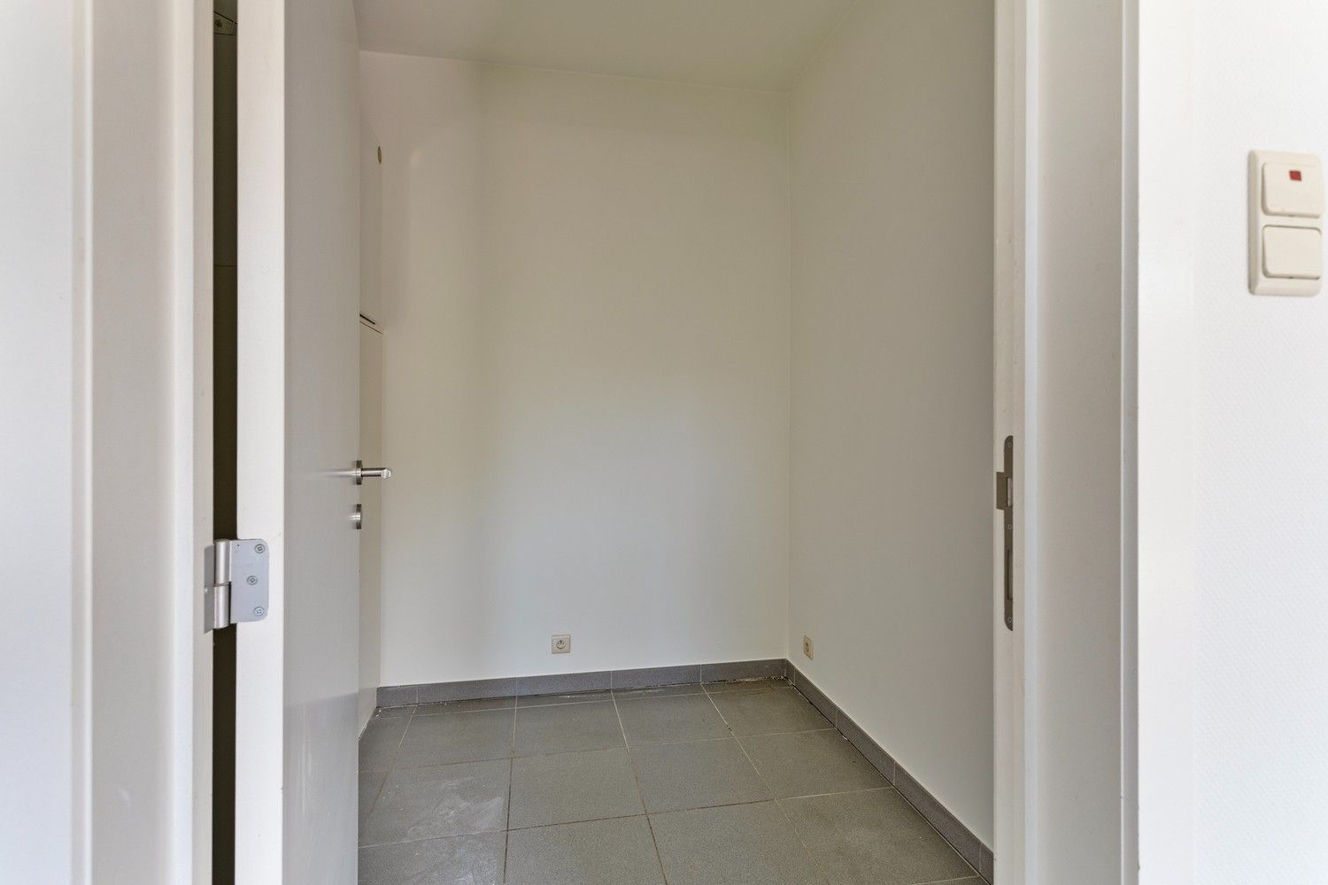 2-slp Appartement met zeer ruim terras nabij centrum Genk, Luxueus wonen in het groen! foto 15