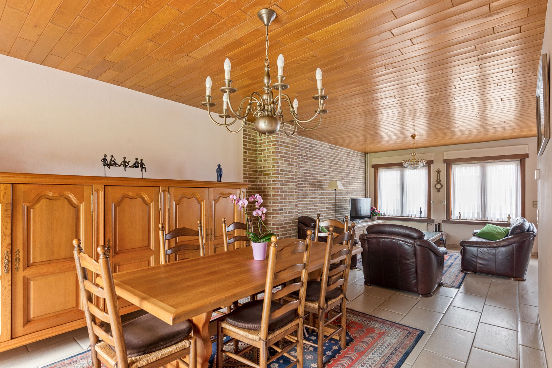 Kom de ruimte ontdekken in en achter deze halfopen bebouwing foto 12