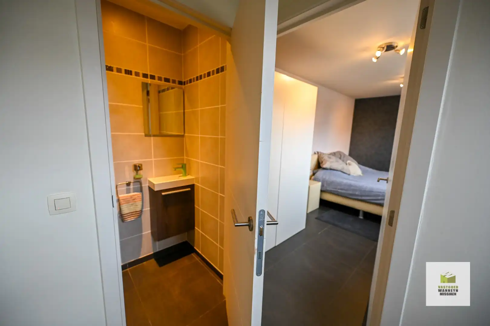 Rustig gelegen halfopen bebouwing, 594 m² opp met 3 slaapkamers foto 12