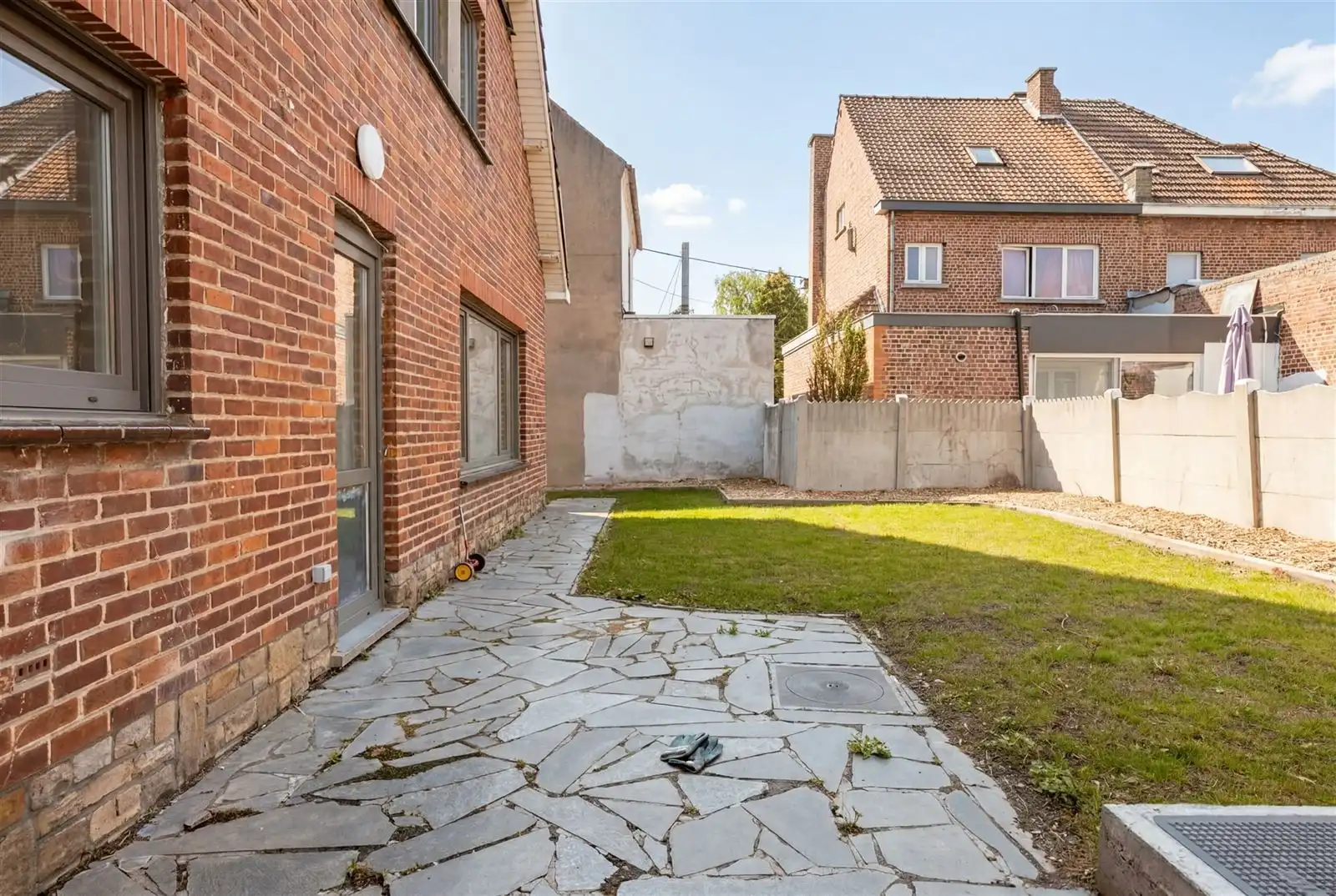 Volledig vernieuwde villa met 3 slaapkamers, tuin en garage! foto 7