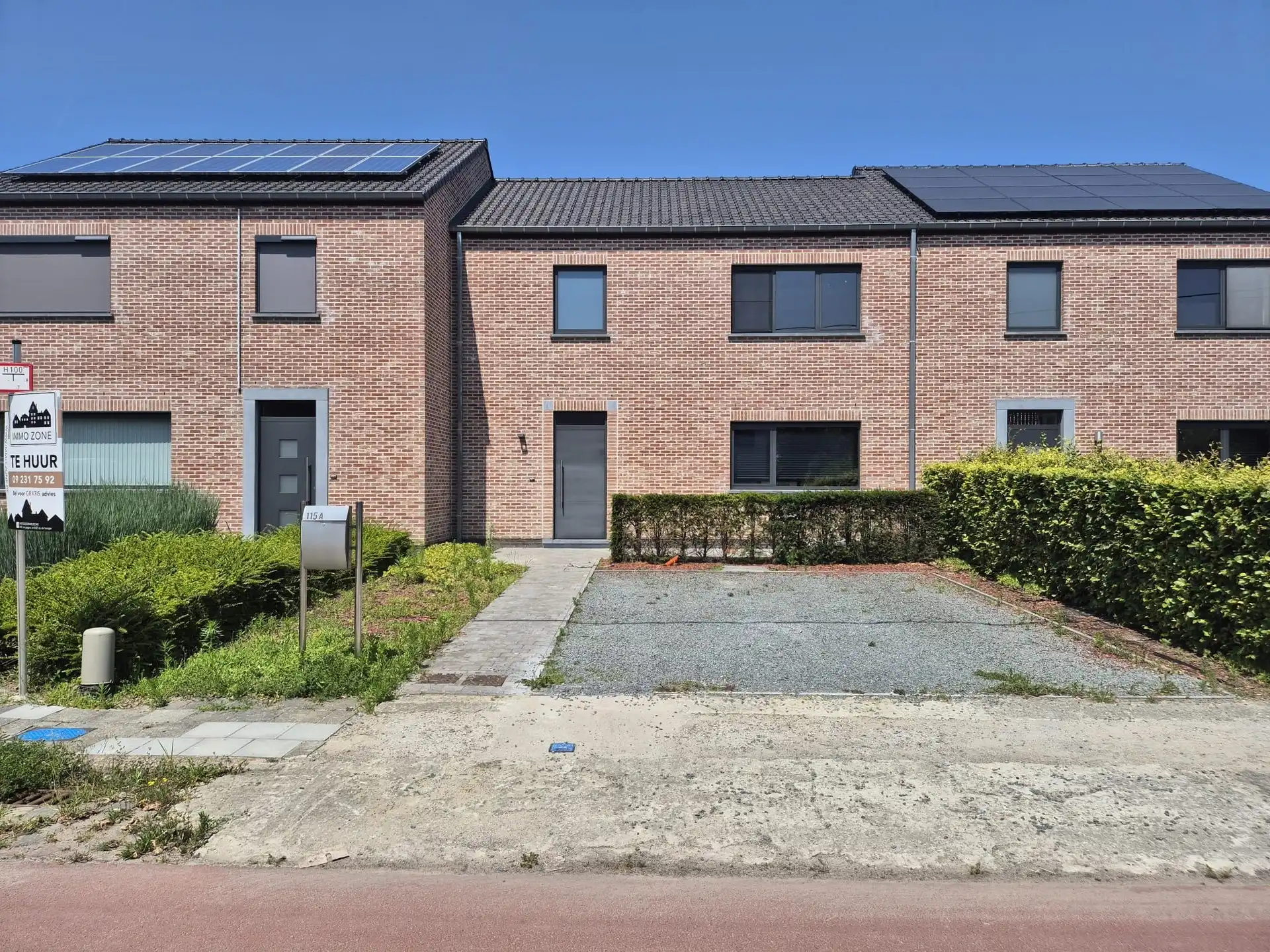 Mooi en prima gelegen ruime woning met tuin. foto {{pictureIndex}}