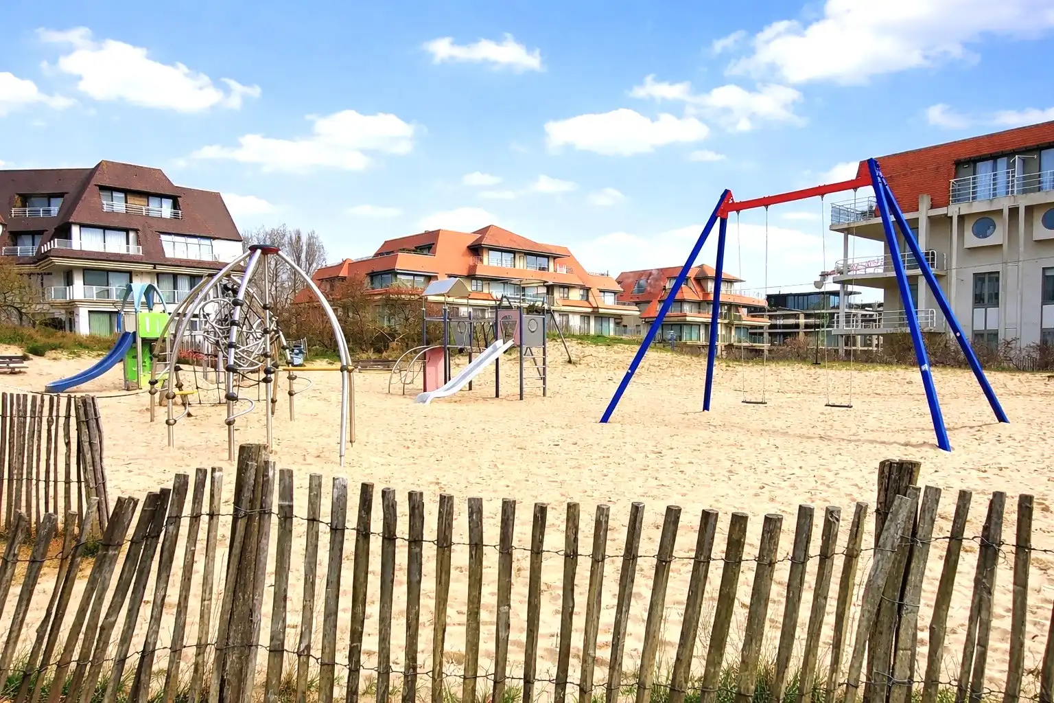 Prachtig appartement met ruim zonneterras op toplocatie in Koksijde vlak bij het strand!  foto 3