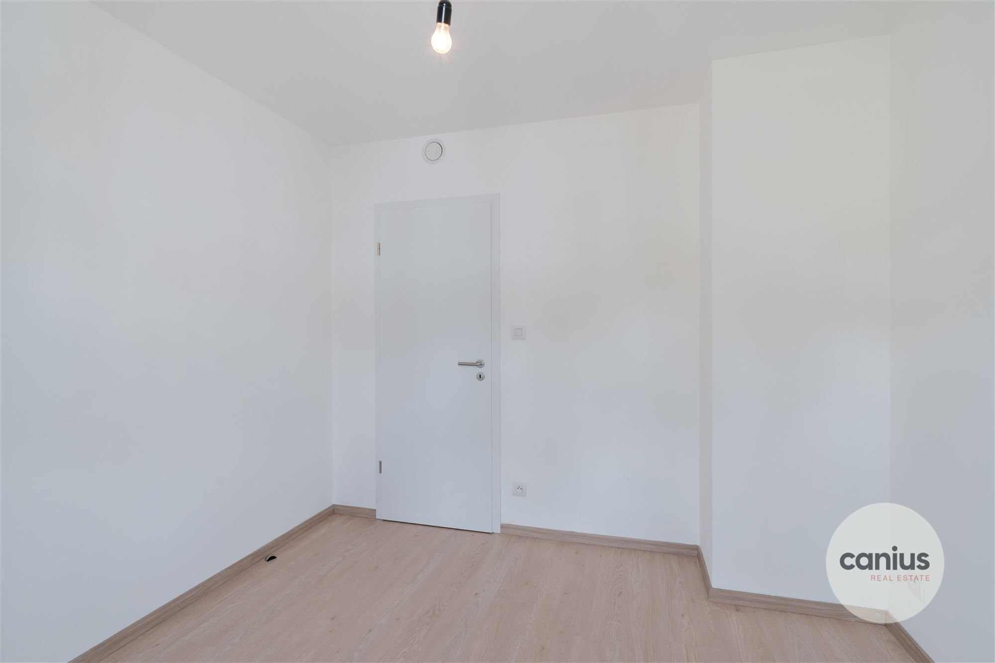 APPARTEMENT 2 CHAMBRES + TERRASSE ET BALCON  foto 9