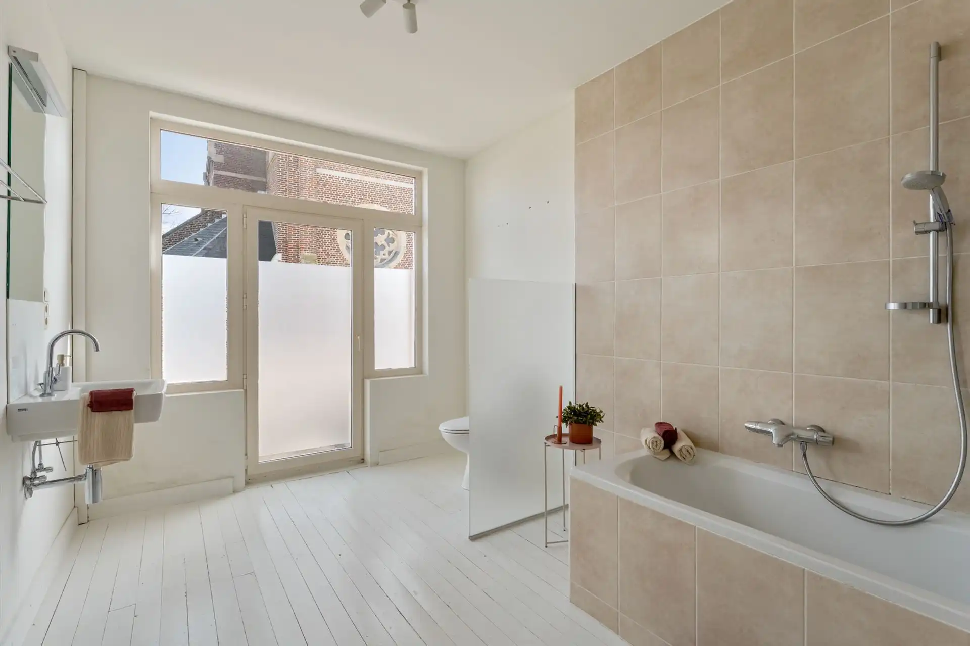 Gerenoveerde eengezinswoning. foto 20