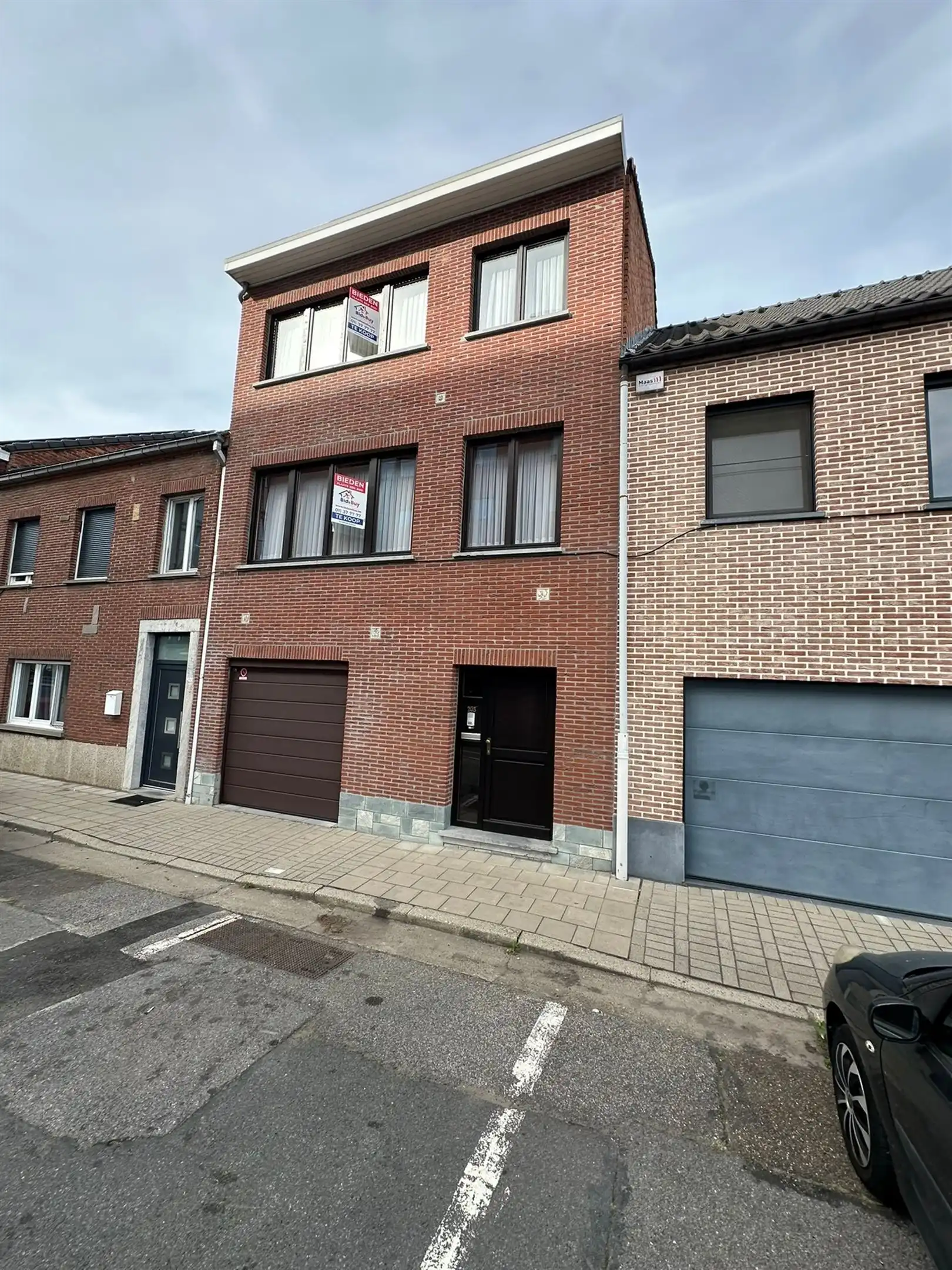 Ruime bel-etage met 2 slaapkamers, kinderkamer, garage en groot terras foto 4