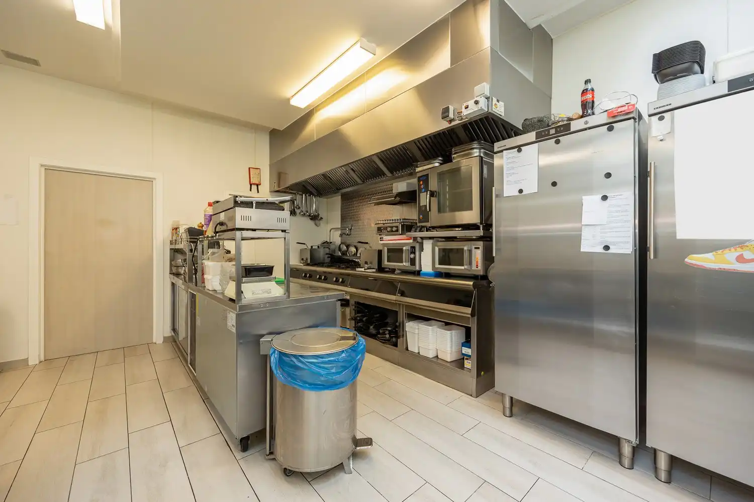 Multifunctioneel handelsgelijkvloers / kantoorruimte foto 13