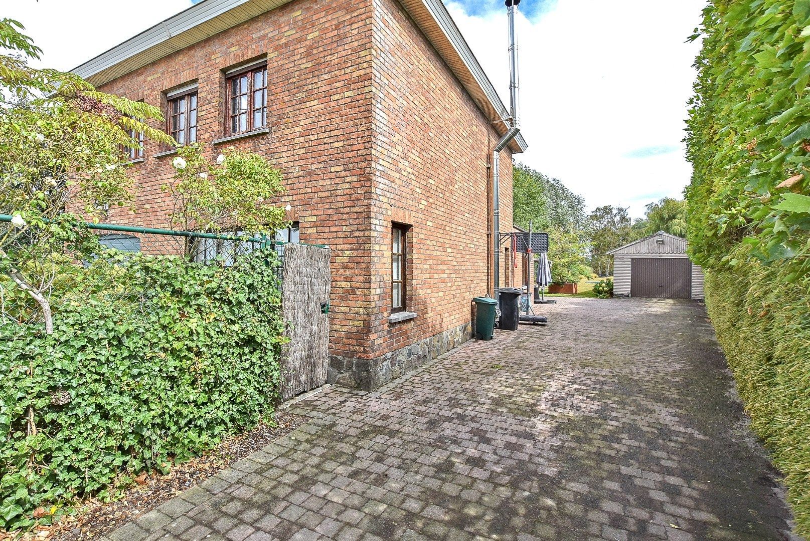 Instapklare alleenstaande woning met 4/5 slaapkamer op 2.084m² te Diksmuide! foto 22