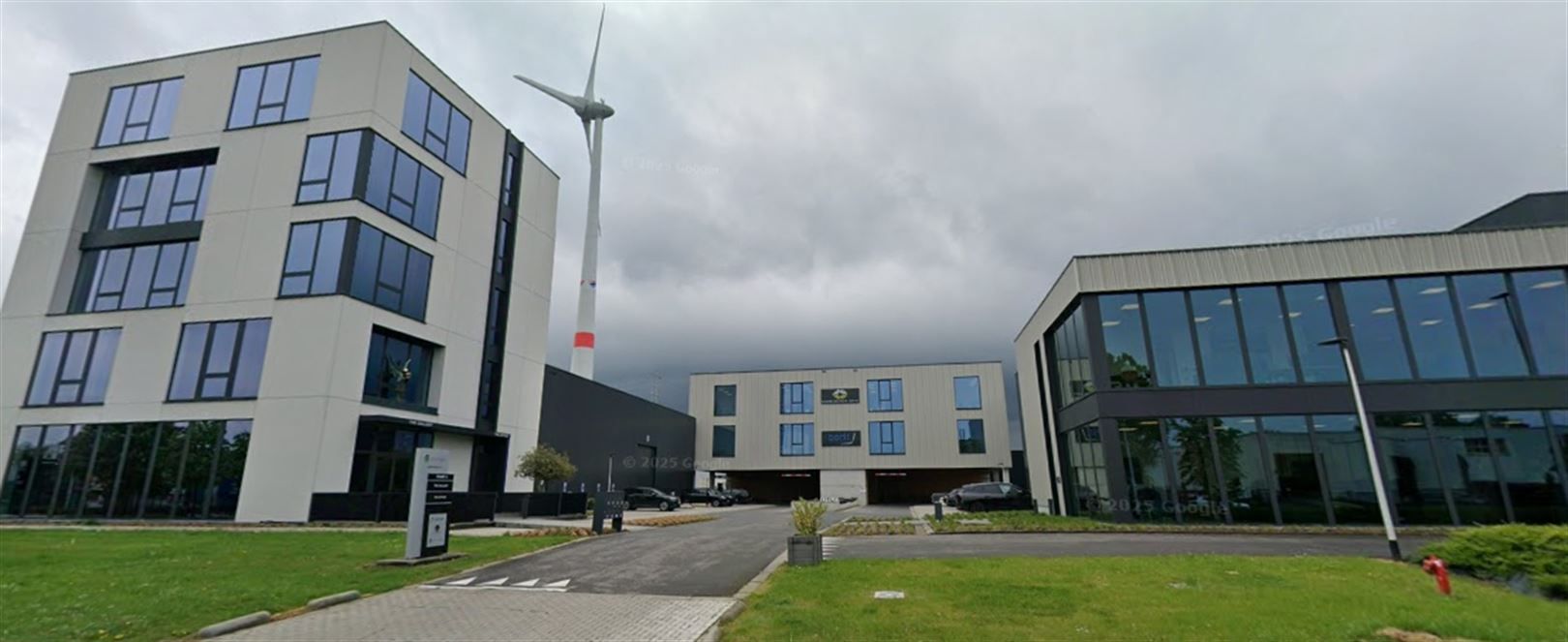 Kantoorgebouw foto {{pictureIndex}}