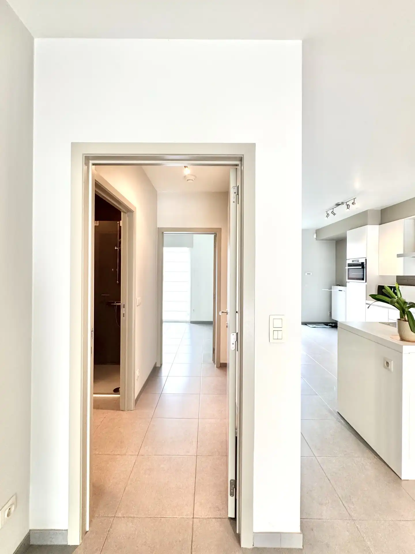 GELIJKVLOERS APPARTEMENT | VOOR- EN ACHTERTUIN | 2 KAMERS | GARAGE | 140 M² foto 25