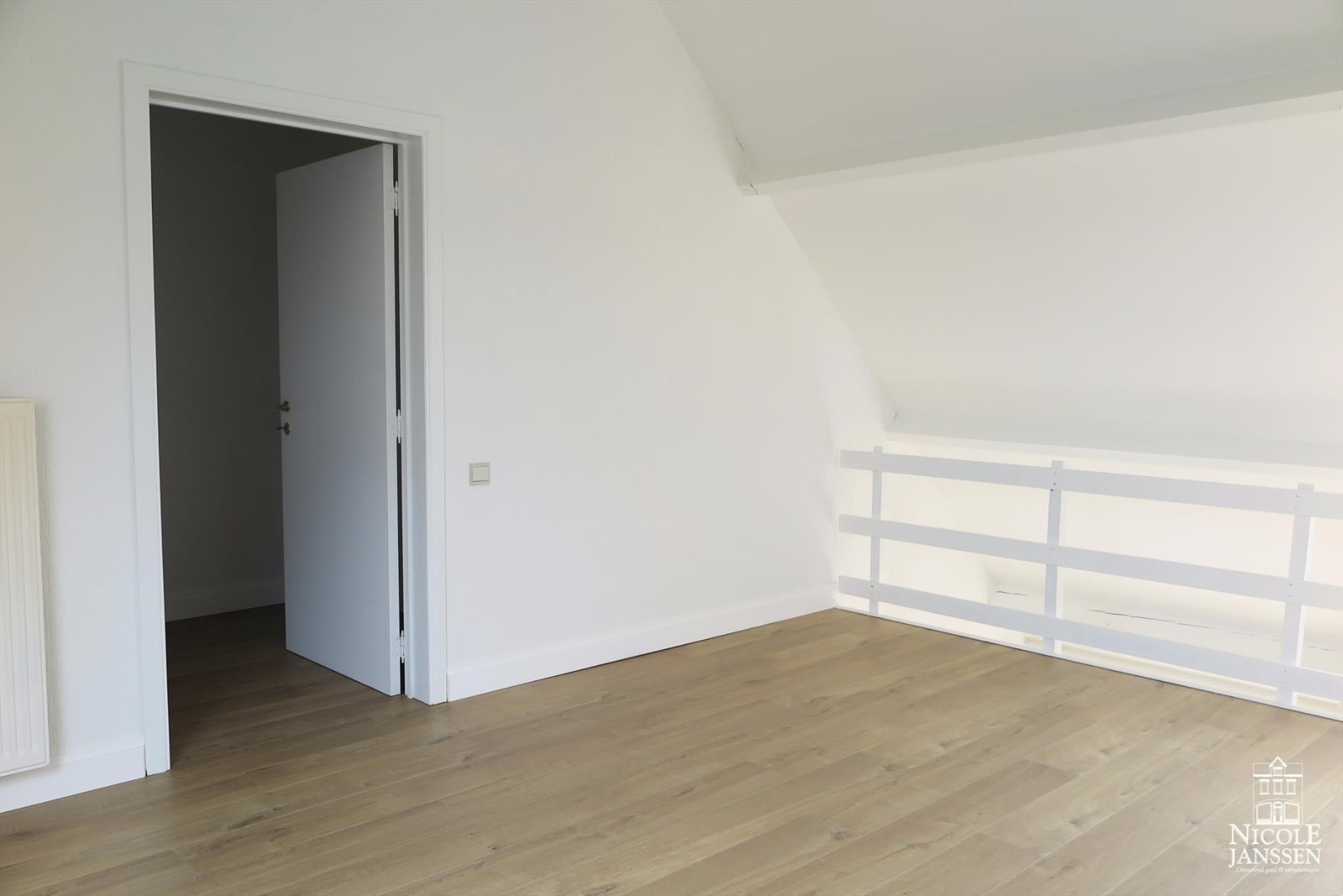 Duplex-appartement met 1 à 2 slaapkamers, terras, autostandplaats en lift in het centrum van Maaseik foto 10