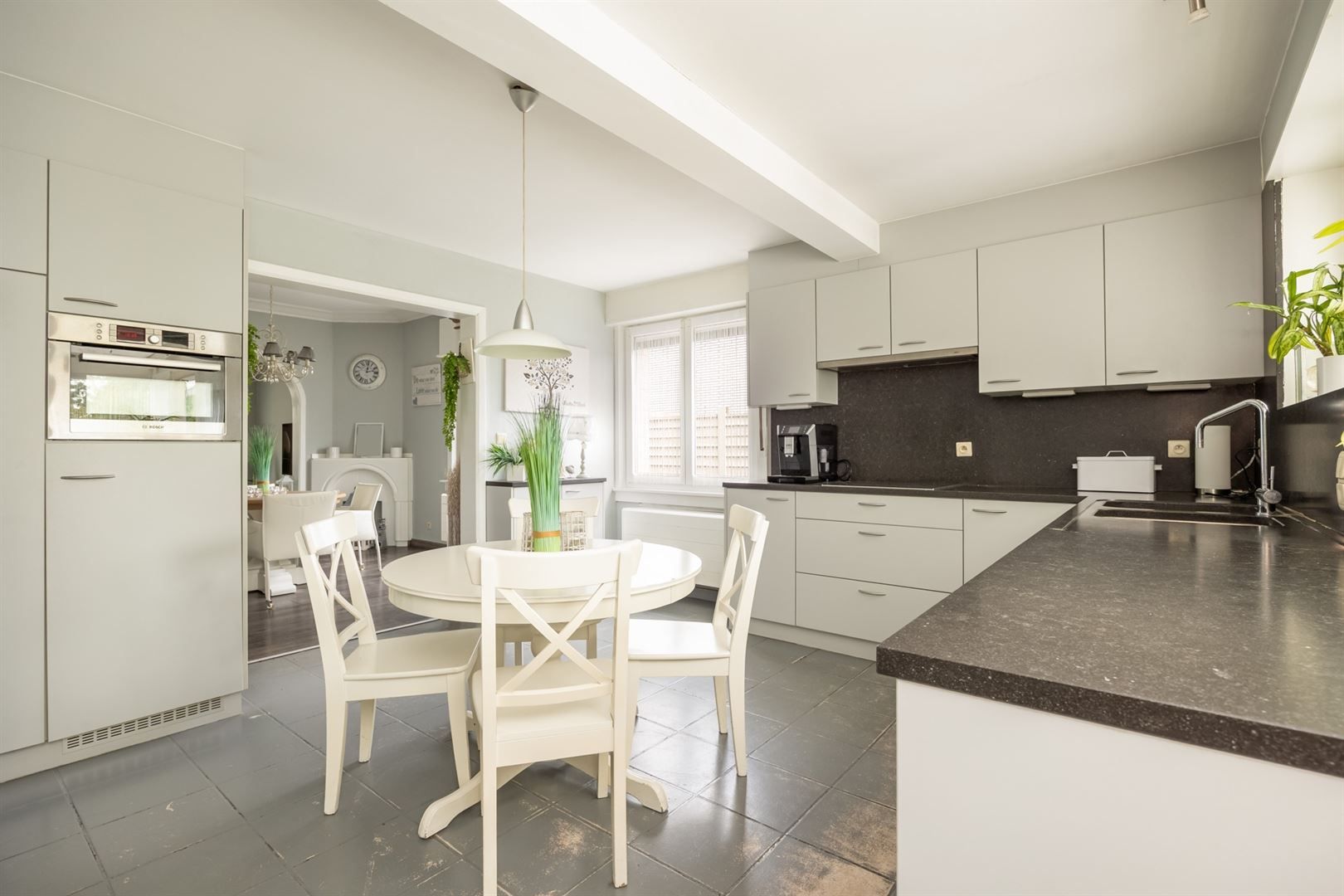 Instapklare halfopen woning met zonnige tuin aan de Vaart Schoten foto 9