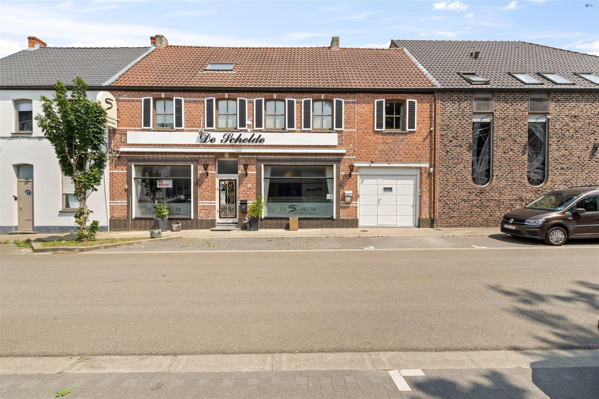 commercieel pand met mogelijkheden.  foto {{pictureIndex}}