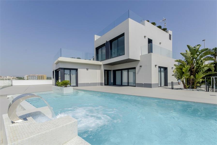 NIEUWBOUW VILLA'S 250 m VAN HET STRAND IN CAMPOAMOR foto {{pictureIndex}}