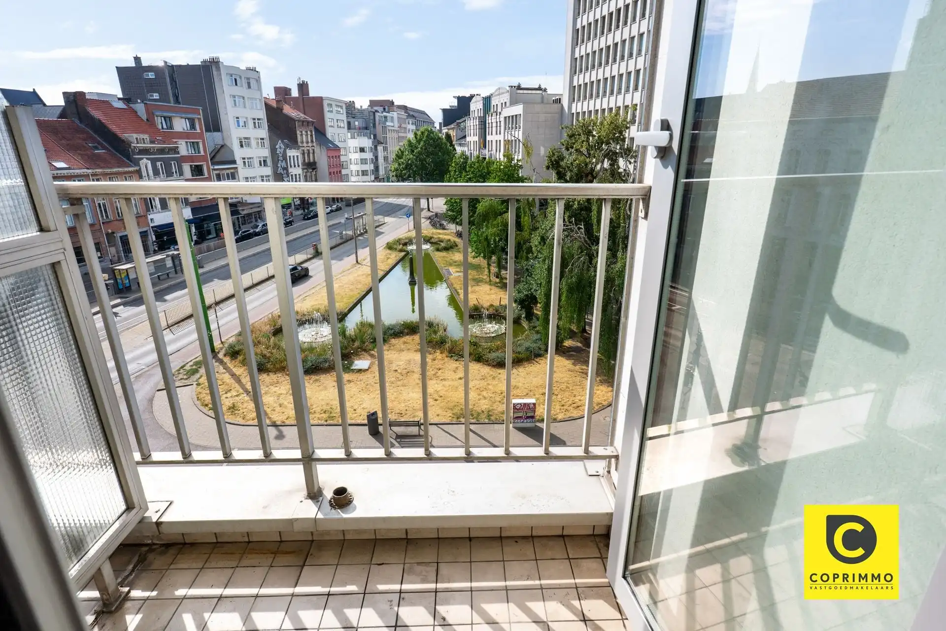 Lichtrijk en instapklaar 2 slpk app "with a view" op toplocatie! foto 7