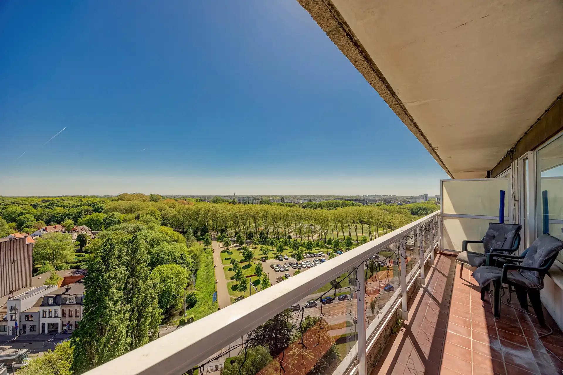 Appartement met 3 slpk (13°verdieping L) en een groot terras foto {{pictureIndex}}