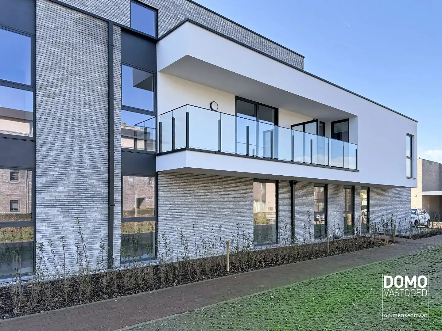 KNAP ARCHITECTURAAL WOONPROJECT IN HET CENTRUM VAN KERMT foto 3