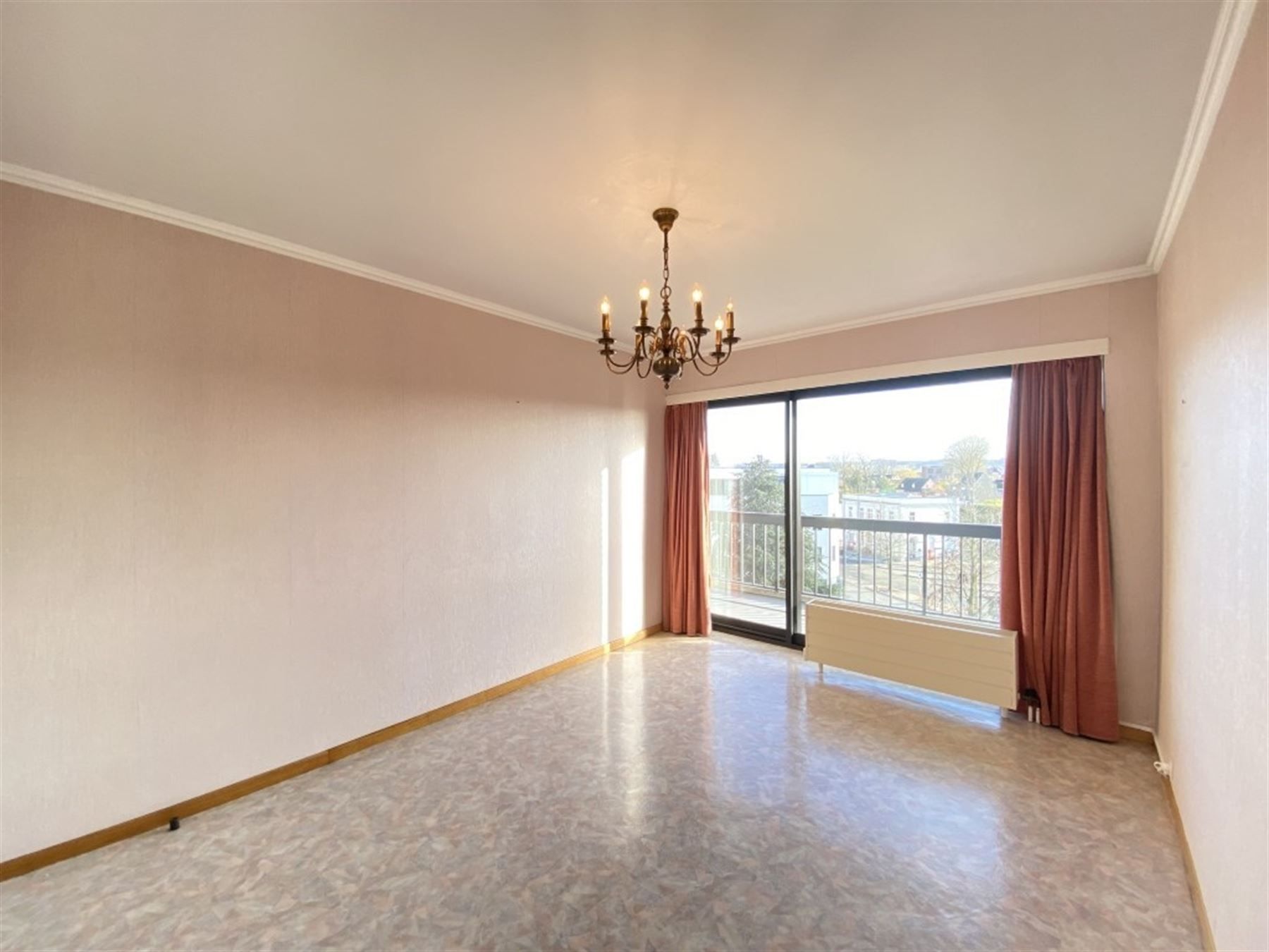 Lichtrijk appartement nabij het station foto 6