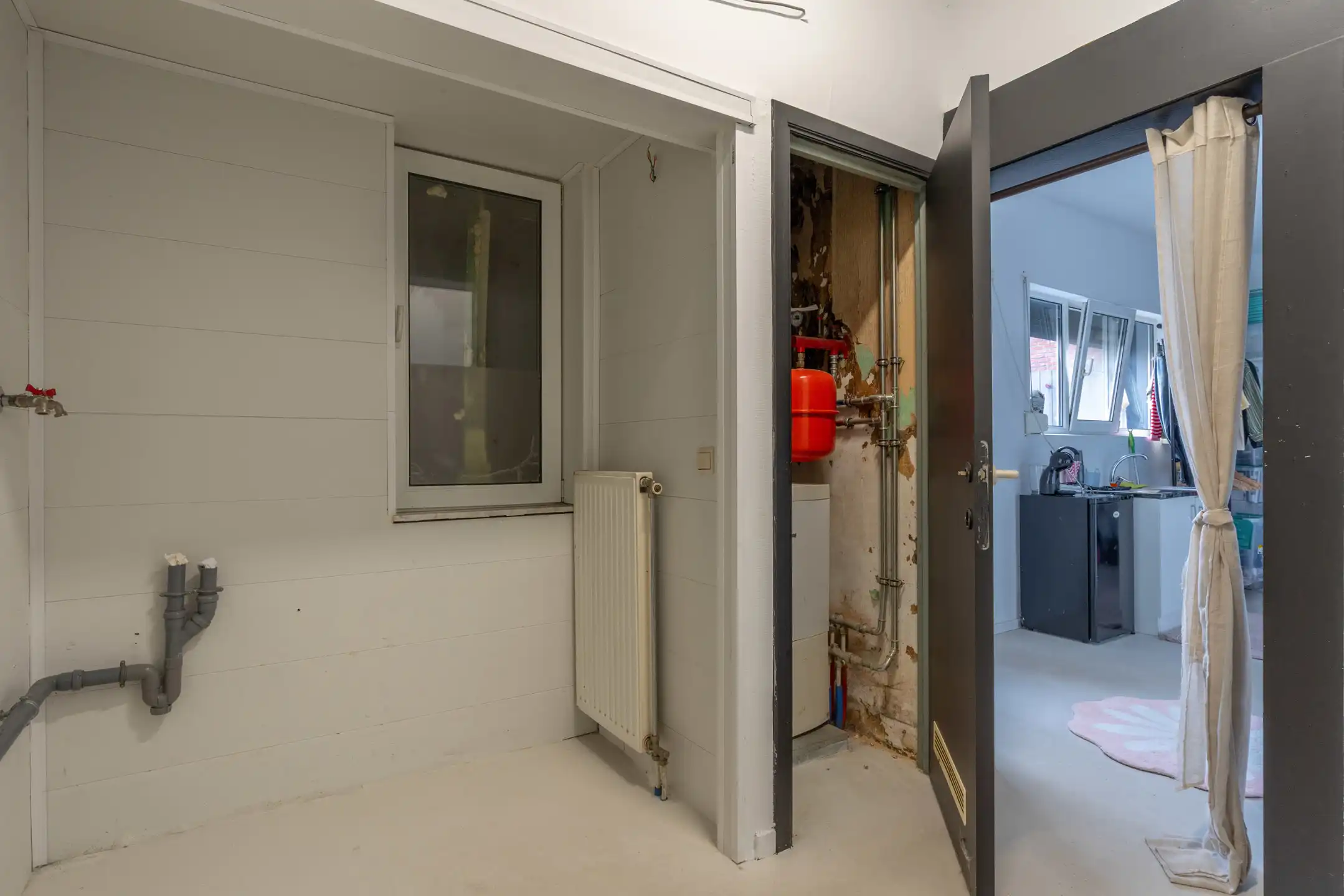 Voormalige winkel met garage, mogelijkheid tot 3 slpk woning foto 11