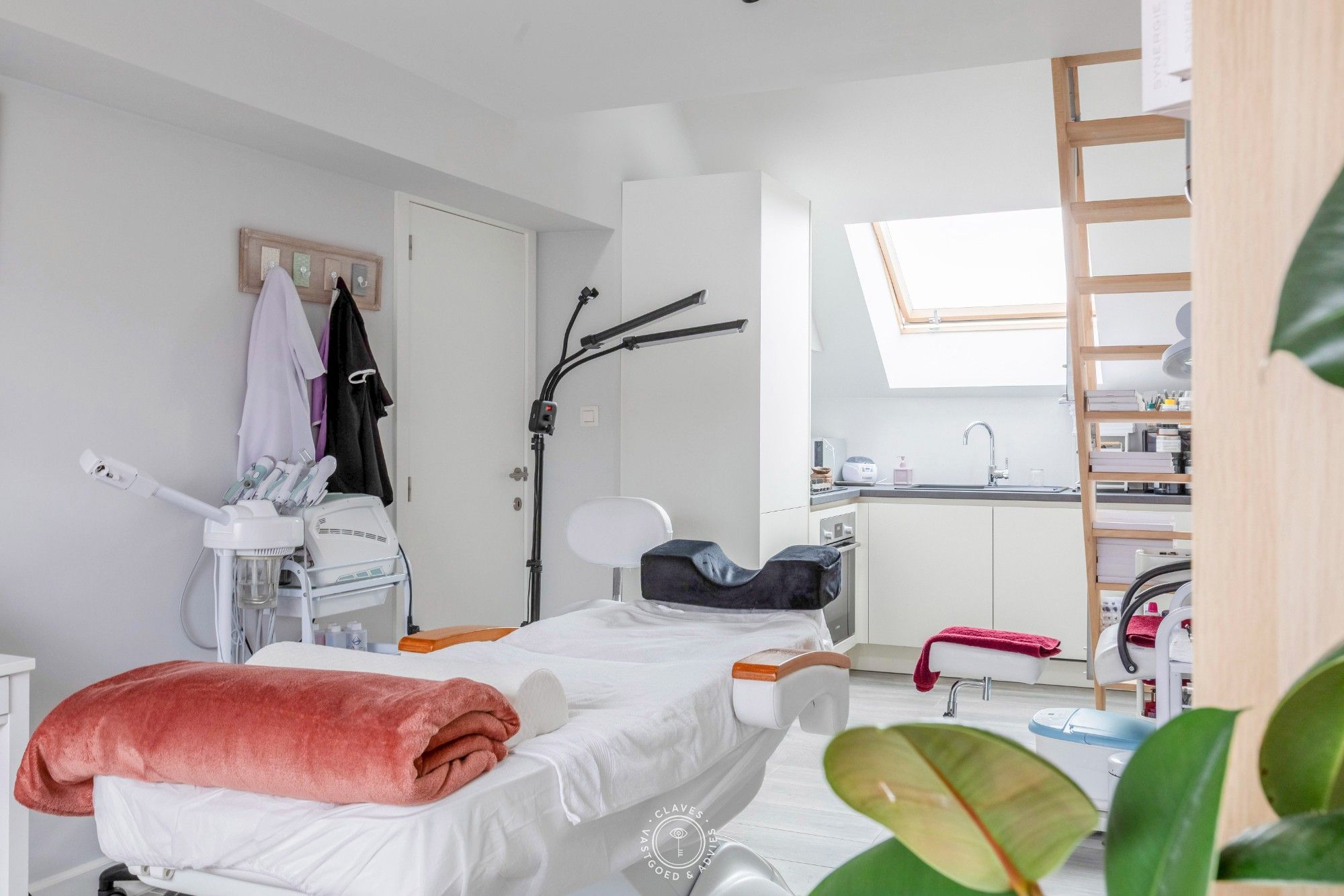 Unieke, ruime gezinswoning met 5 slaapkamers en 3 badkamers op topligging foto 26