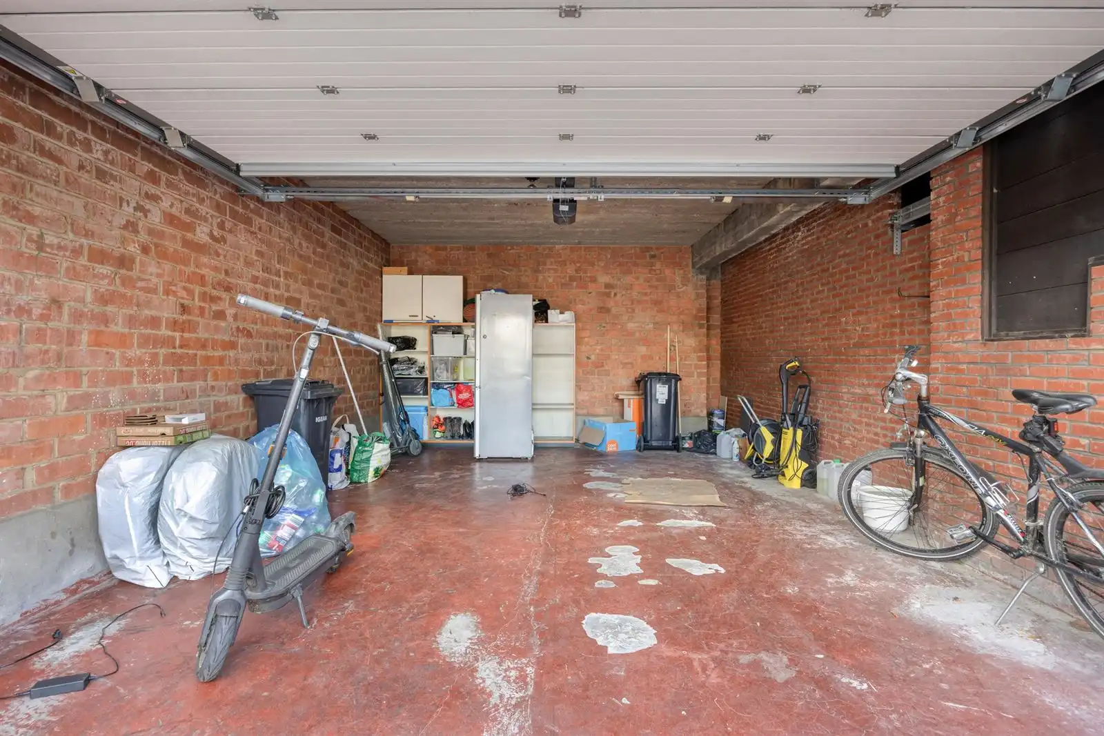 Instapklaar 2-slpk appartement met parking! foto 13