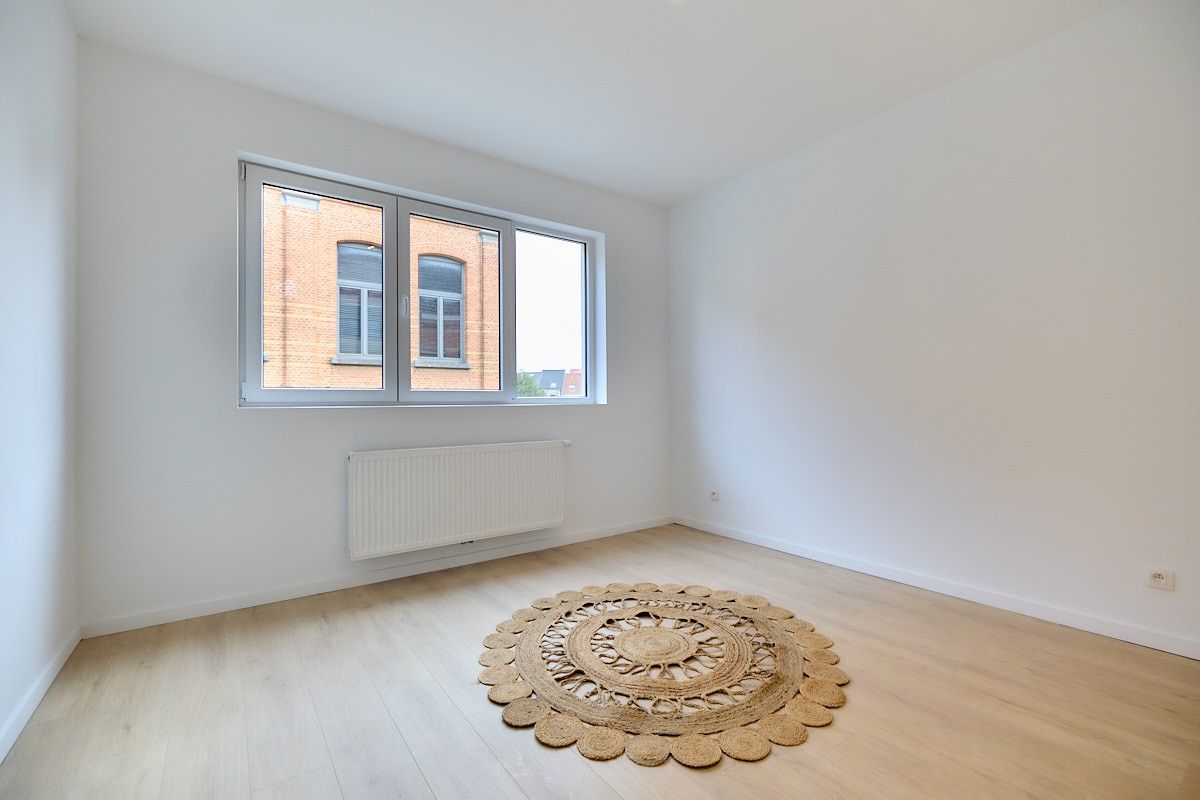 Vernieuwbouwwoning met 3 ruime slaapkamers, bureau en tuin – instapklaar en energiezuinig foto 12