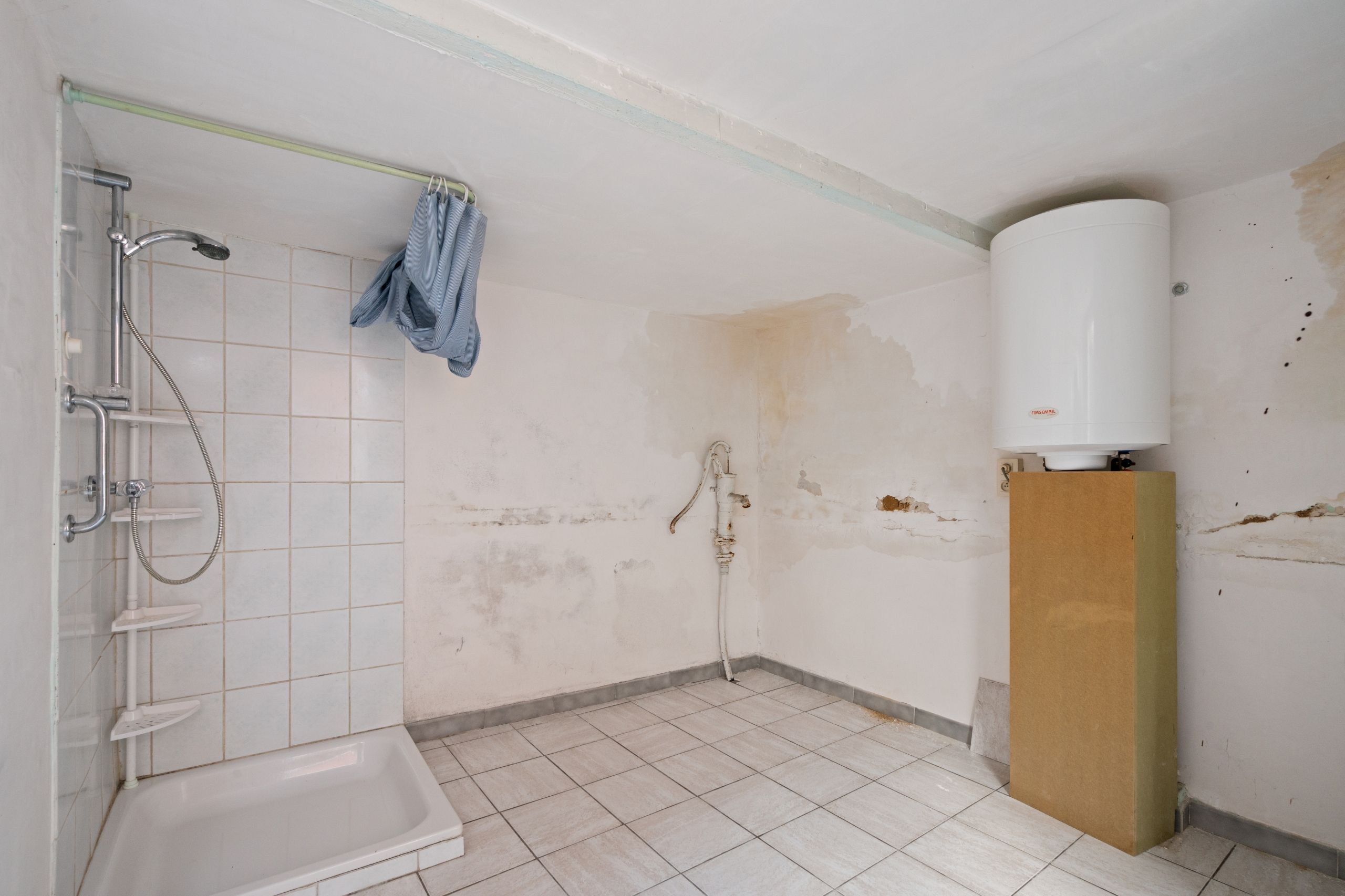 Te renoveren rijwoning in centrum Harelbeke foto 8