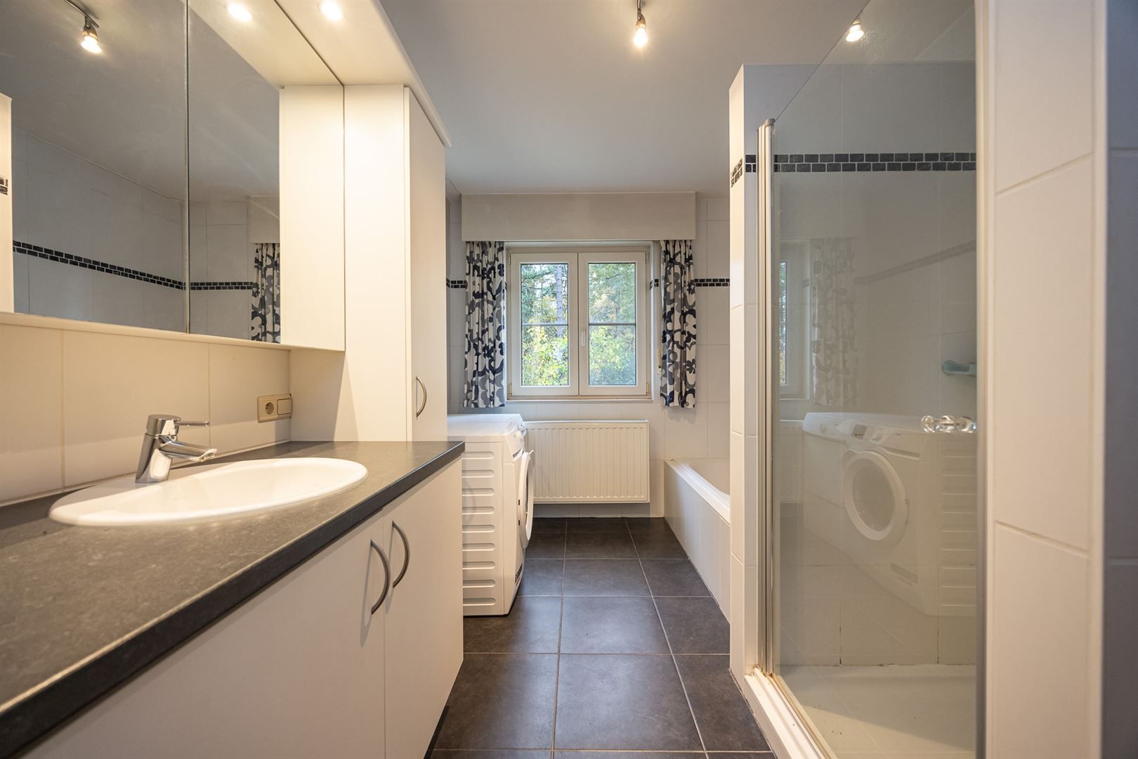 Woning op toplocatie met ruime tuin en zicht op bosgebied. foto 16