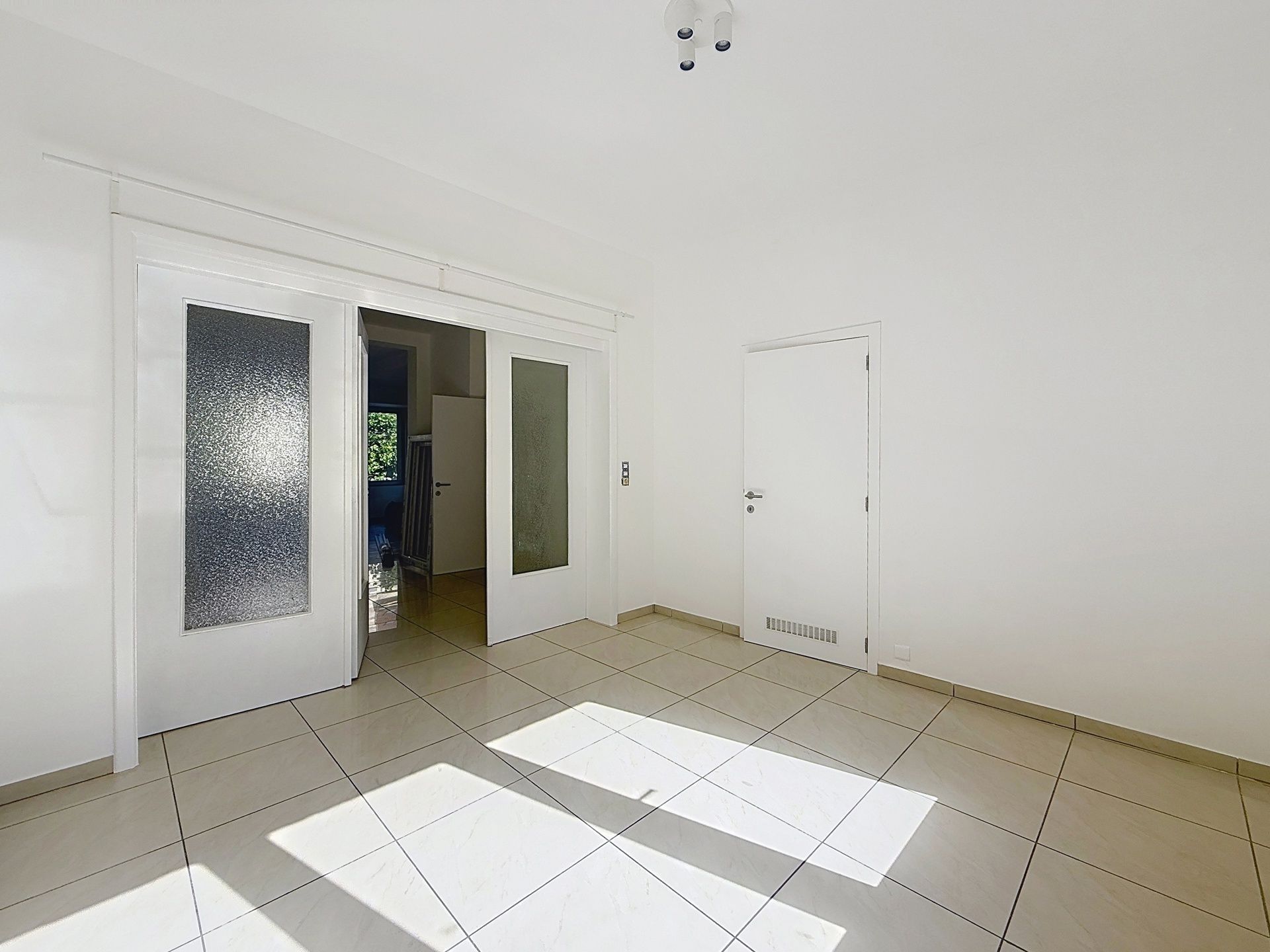 Prox. Tour en Taxi, mooi appartement 1 slaapkamer van ± 63m² foto 10