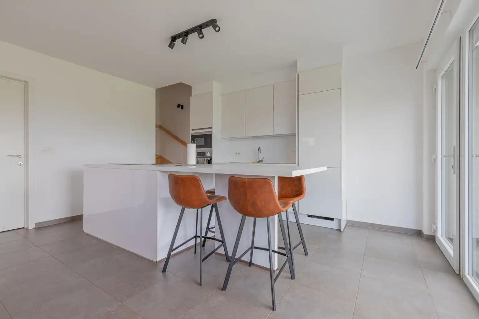 Recente driegevelwoning met zonnepanelen en vloerverwarming foto 6