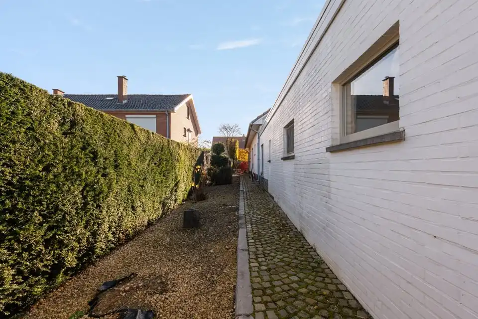 RUIME EN RUSTIG GELEGEN BUNGALOW MET 4 SLKS EN ZWEMBAD OP EEN PRACHTIG PERCEEL VAN 764M² foto 47