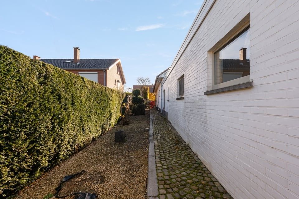 RUIME EN RUSTIG GELEGEN BUNGALOW MET 4 SLKS EN ZWEMBAD OP EEN PRACHTIG PERCEEL VAN 764M² foto 47