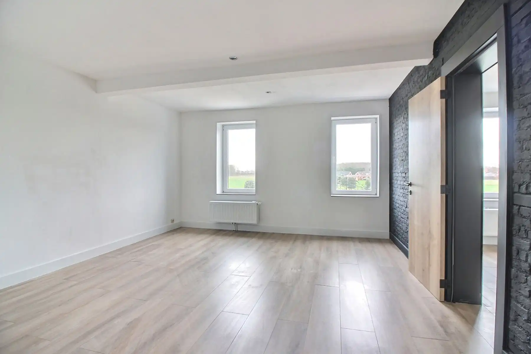 Riante woning met 4 kamers en grote tuin foto 11