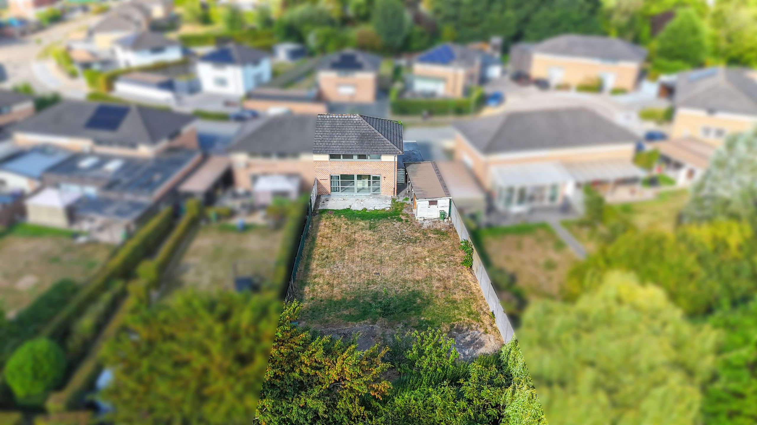 Te renoveren woning met grote tuin in doodlopende straat! foto 6