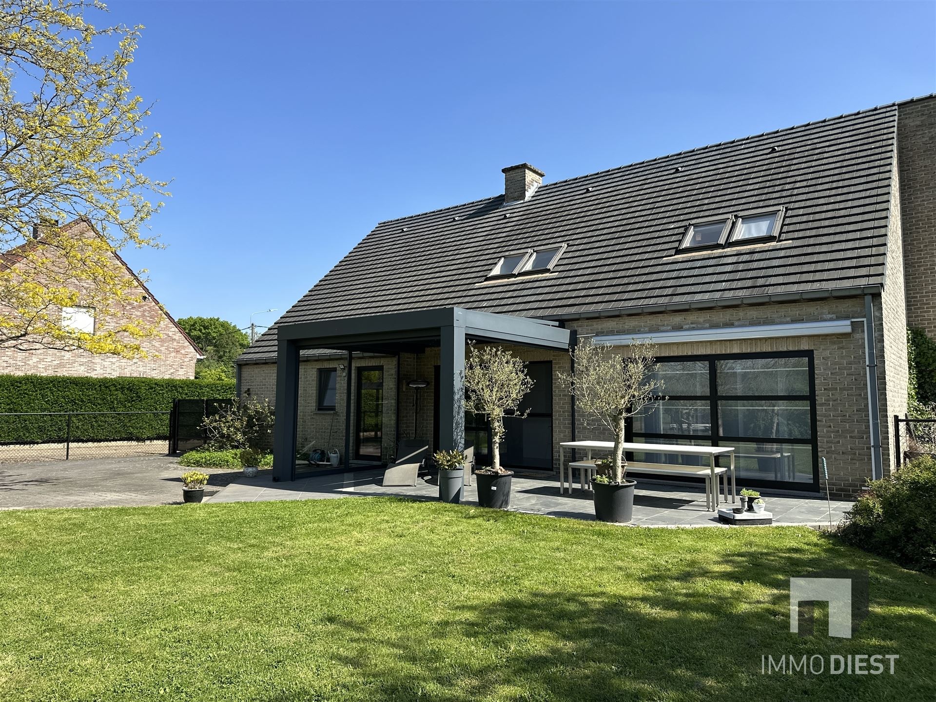 Instapklare woning met zicht op agrarisch gebied - bureau + 3 slpks foto 37