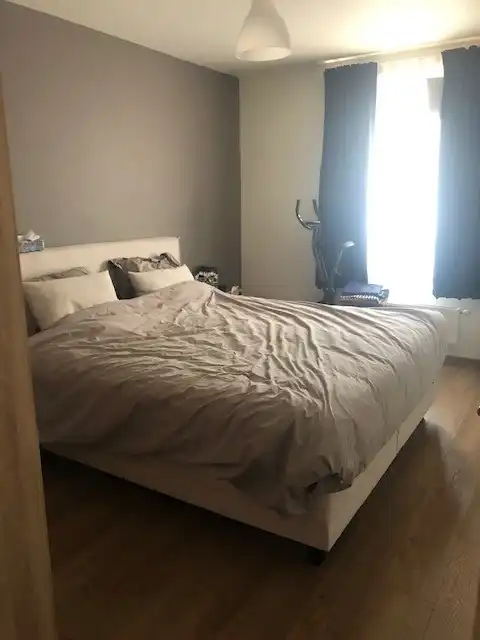 GELIJKSVLOERS APPARTEMENT MET GARAGE TE HUUR IN WACHTEBEKE foto 9