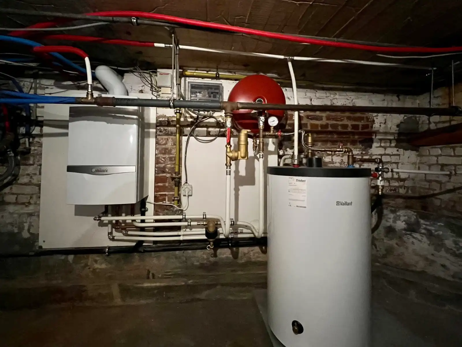 Ruime woning met 6 slk, 2 badk, 2 keukens en dubbele garage foto 37