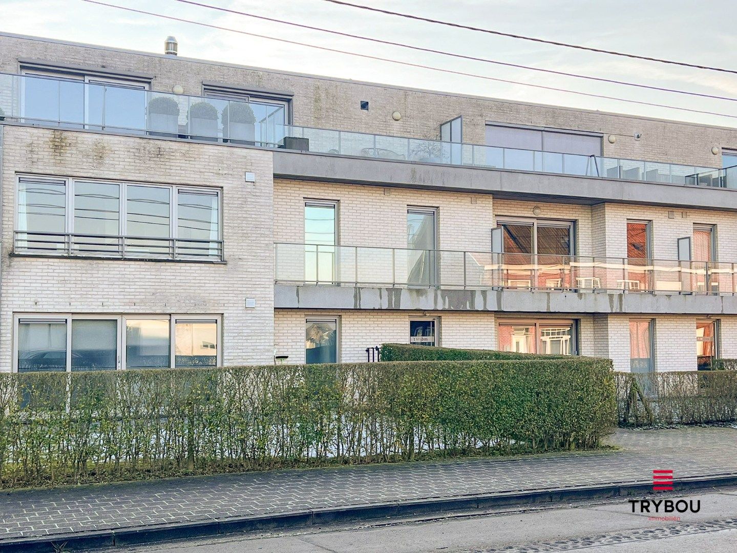 Prachtig gelegen 2 slaapkamerappartement met 2 terrassen foto 2