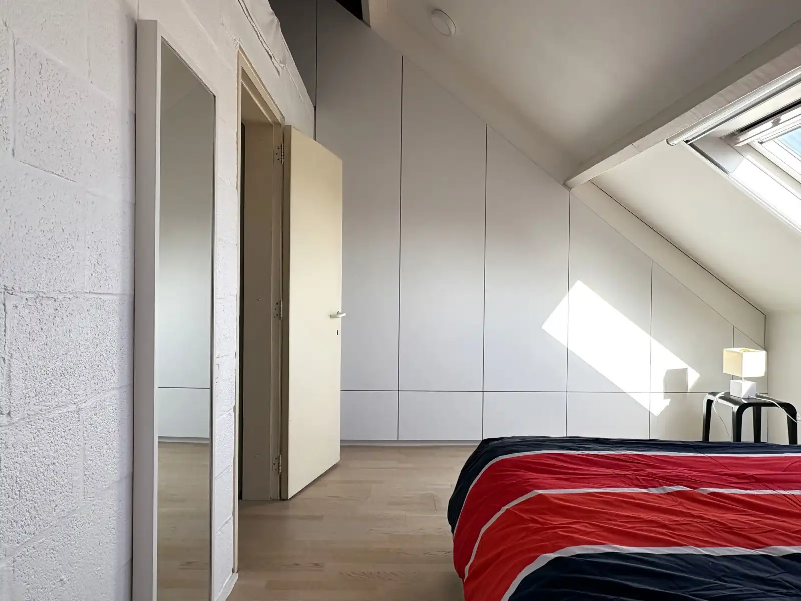 Ruime woning met 5 slaapkamers foto 18