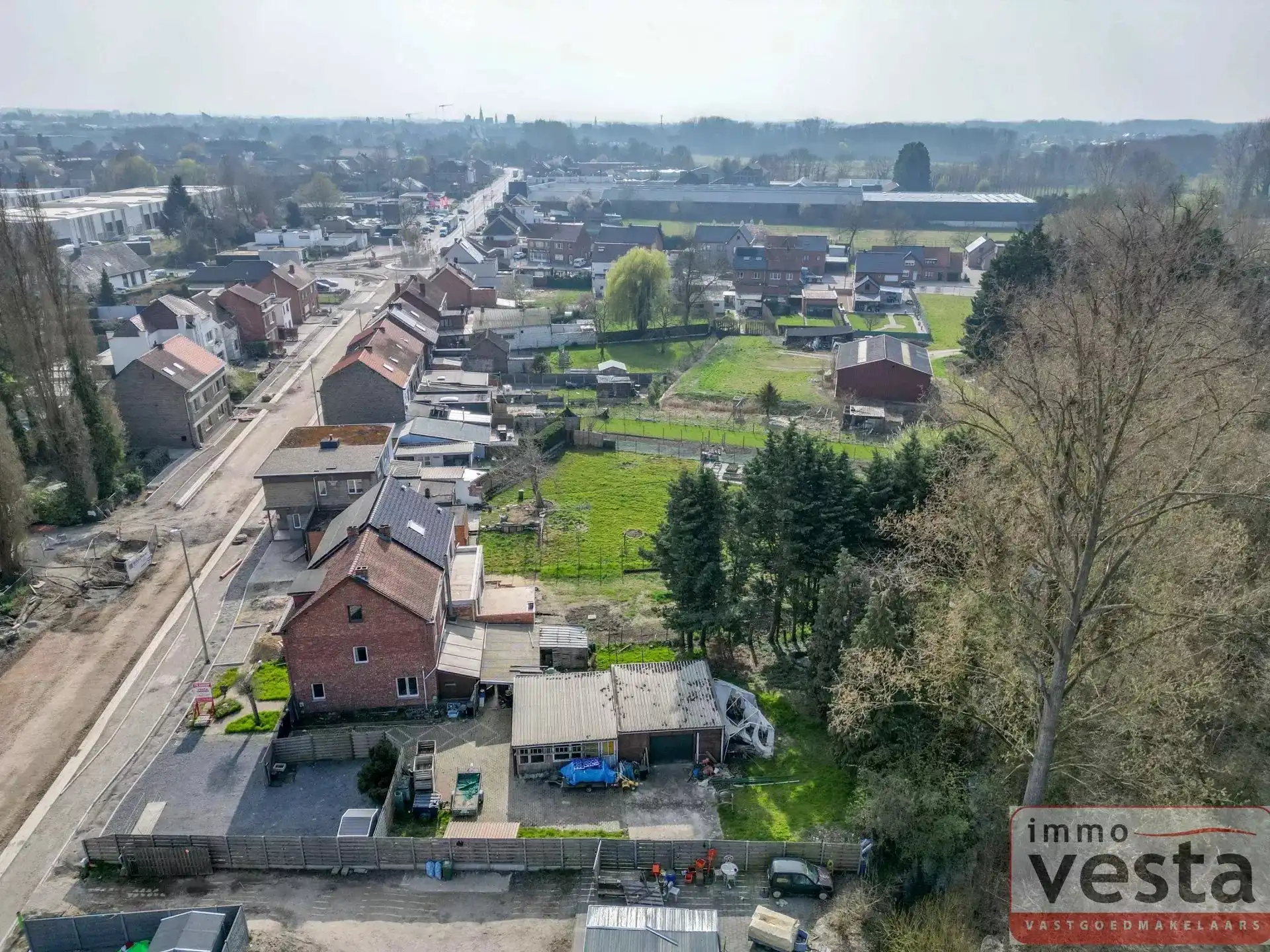 Ruime, op te knappen woning aan de stadsrand foto 21