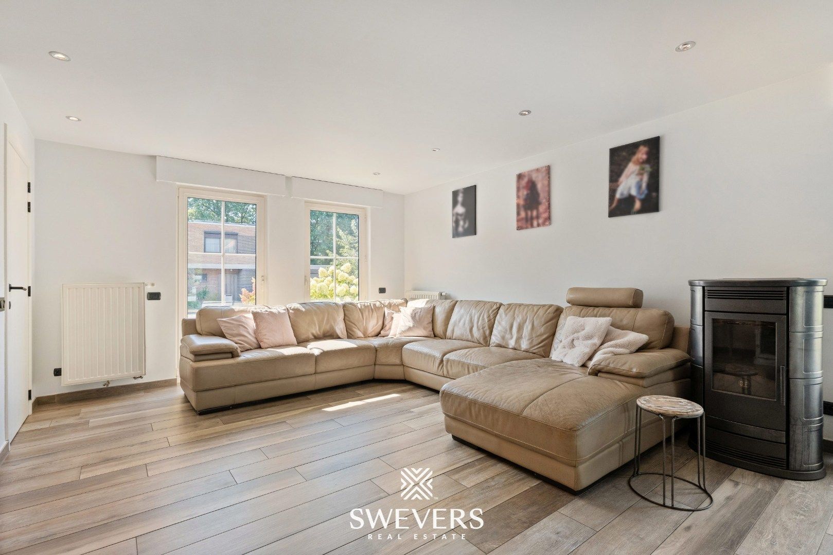 Ruime open bebouwing met nieuwe keuken en veranda foto 4