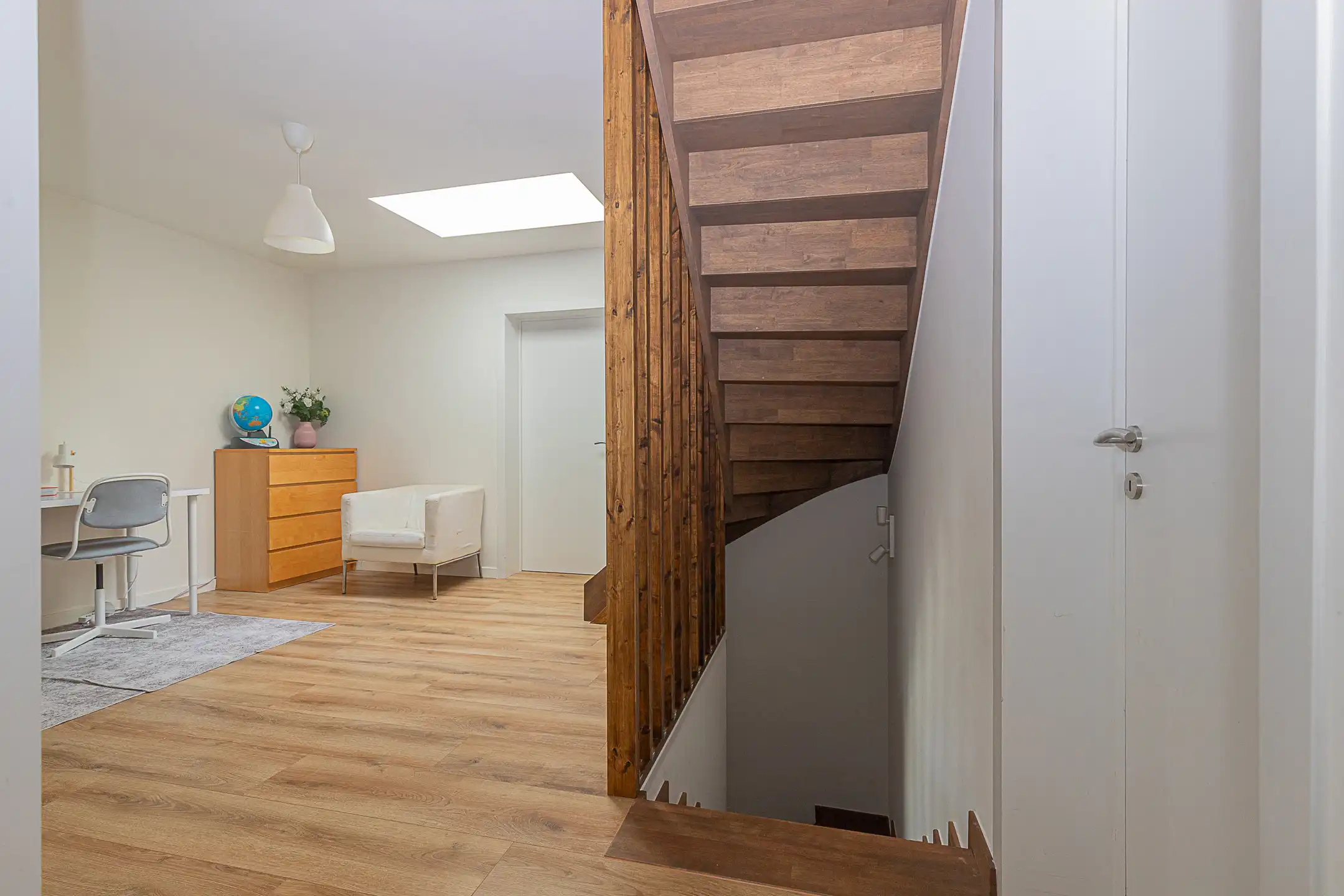 HERZELE- Recent gerenoveerde woning op centrale locatie  foto 20